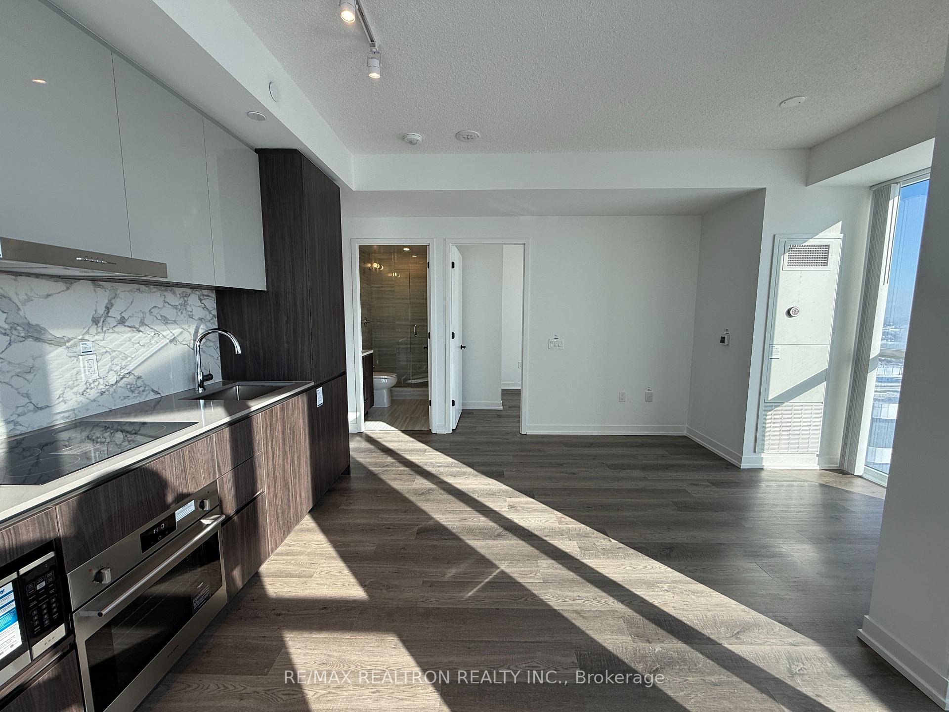 Photo 6 of Unit 5212, 8 Interchange Way, Vaughan, Vaughan Corporate Centre — HOMEH