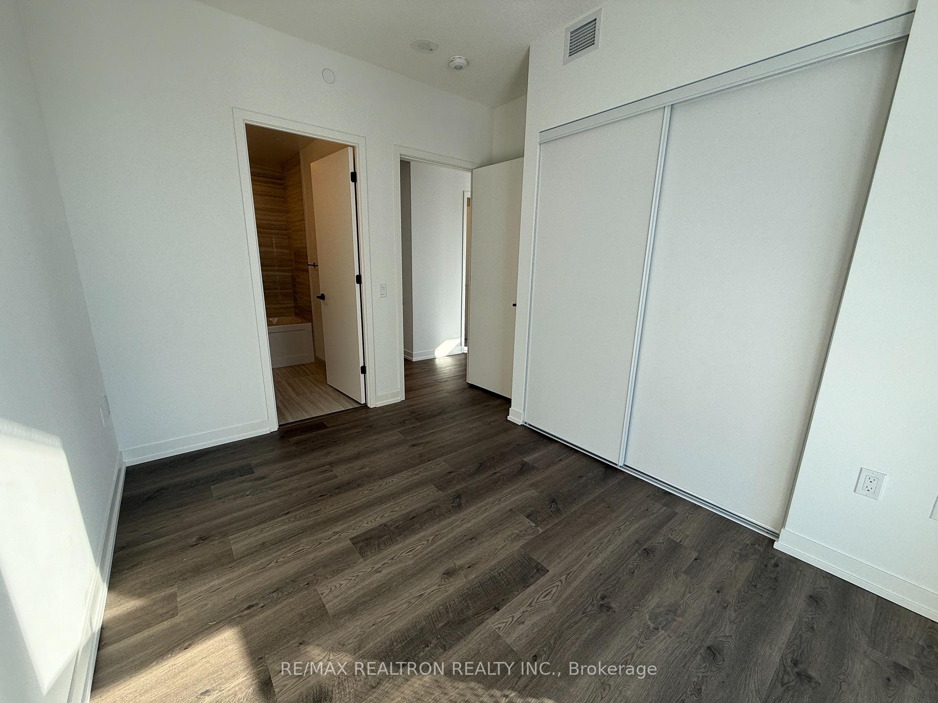 Photo 8 of Unit 5212, 8 Interchange Way, Vaughan, Vaughan Corporate Centre — HOMEH