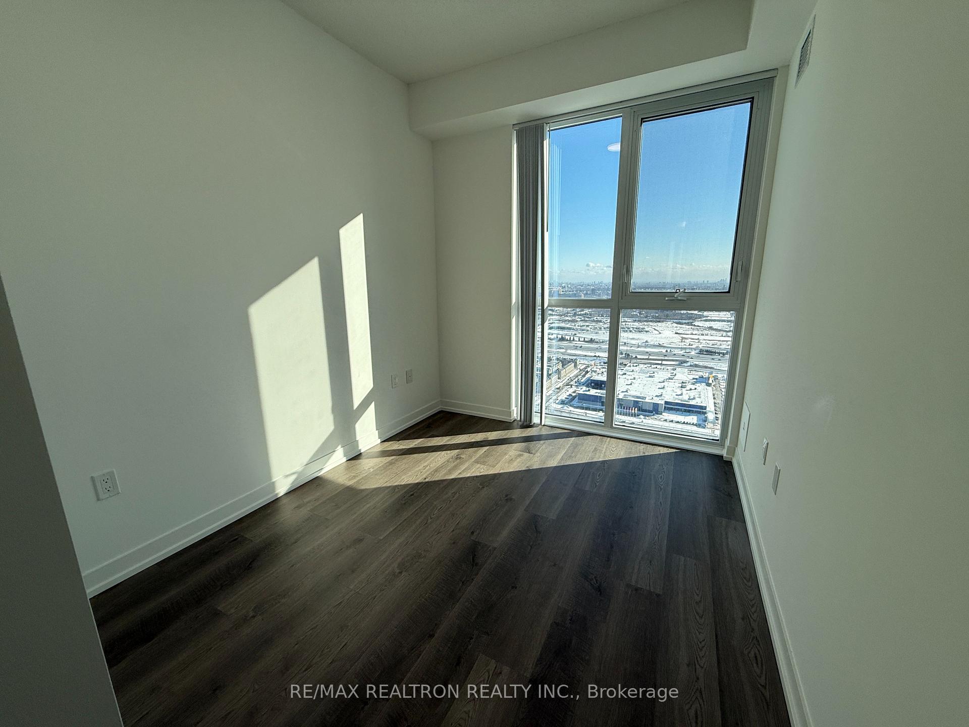 Photo 10 of Unit 5212, 8 Interchange Way, Vaughan, Vaughan Corporate Centre — HOMEH