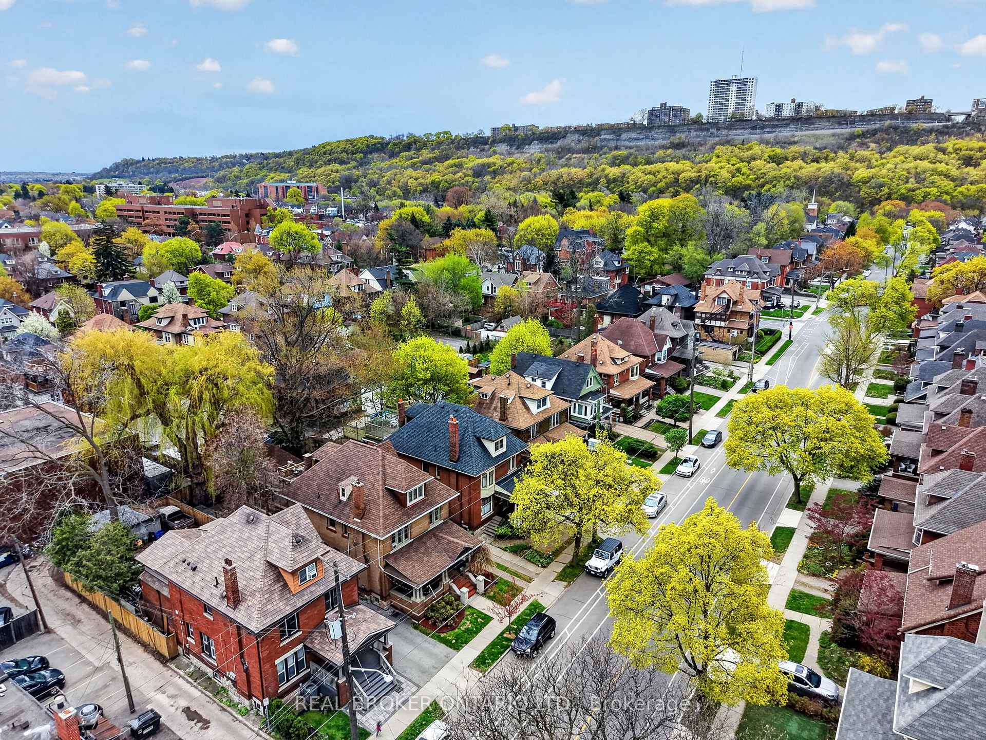 Photo 2 of 137 Sherman Avenue S, Hamilton, Blakeley — HOMEH