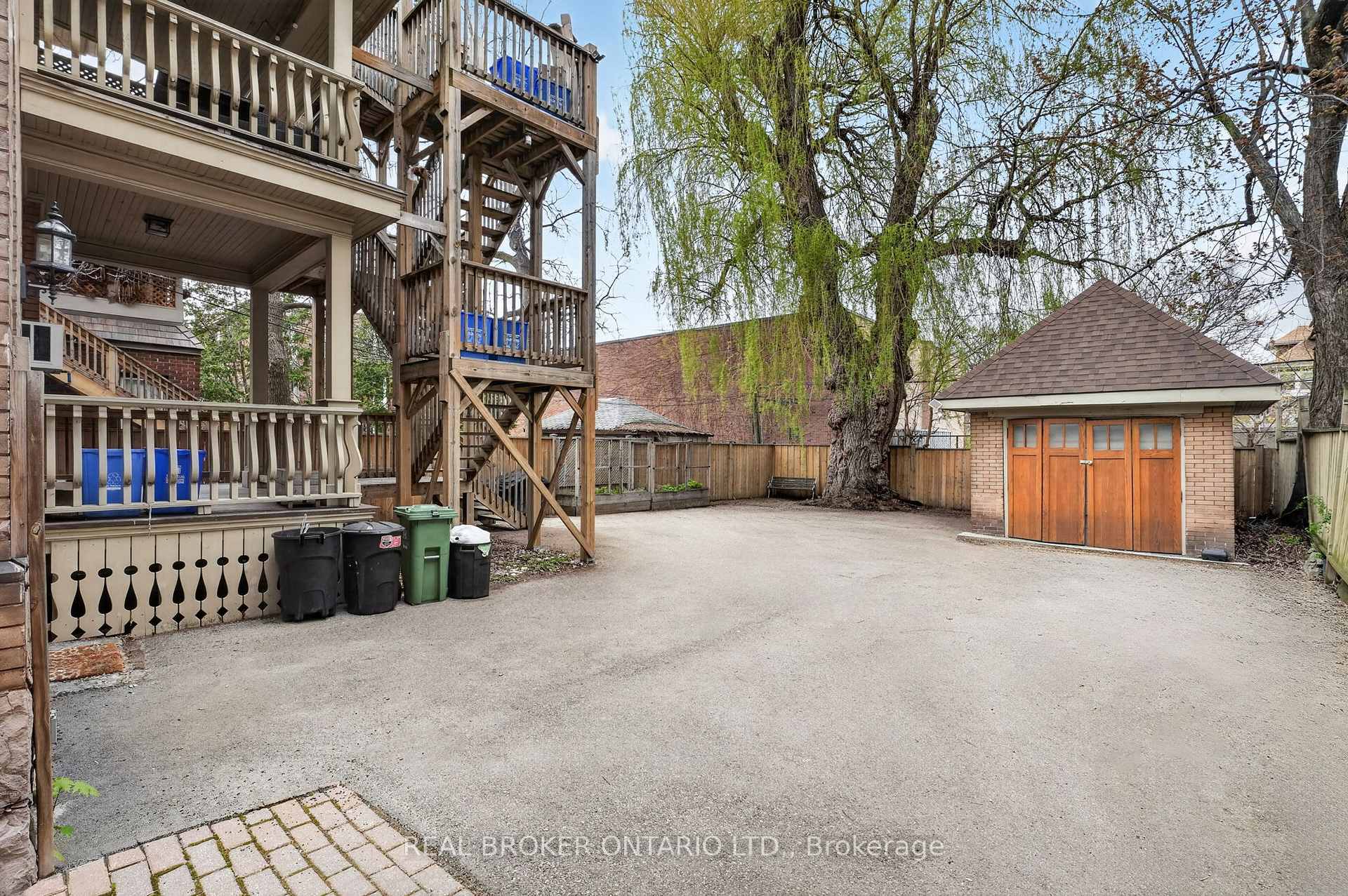 Photo 3 of 137 Sherman Avenue S, Hamilton, Blakeley — HOMEH