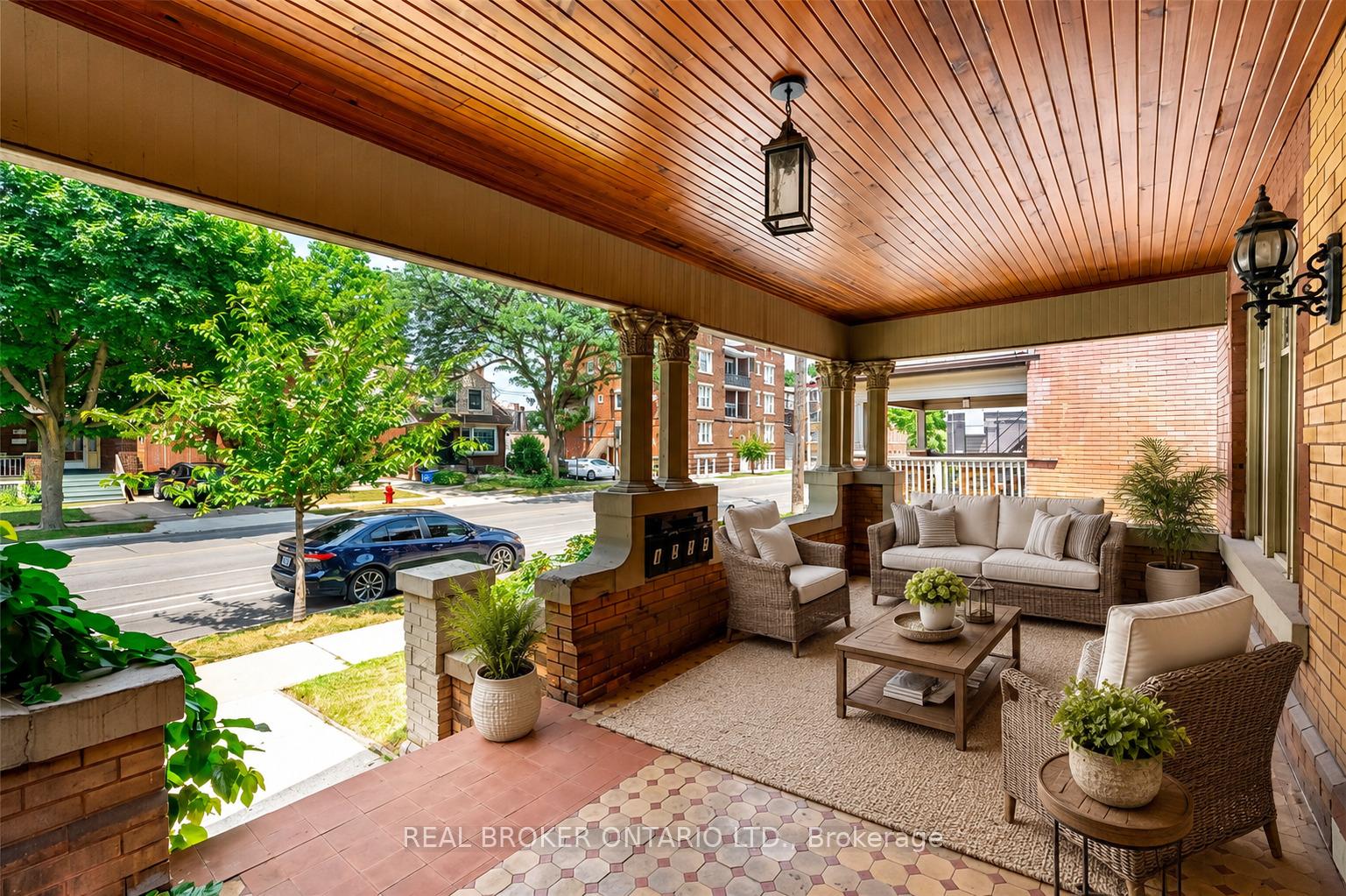 Photo 4 of 137 Sherman Avenue S, Hamilton, Blakeley — HOMEH