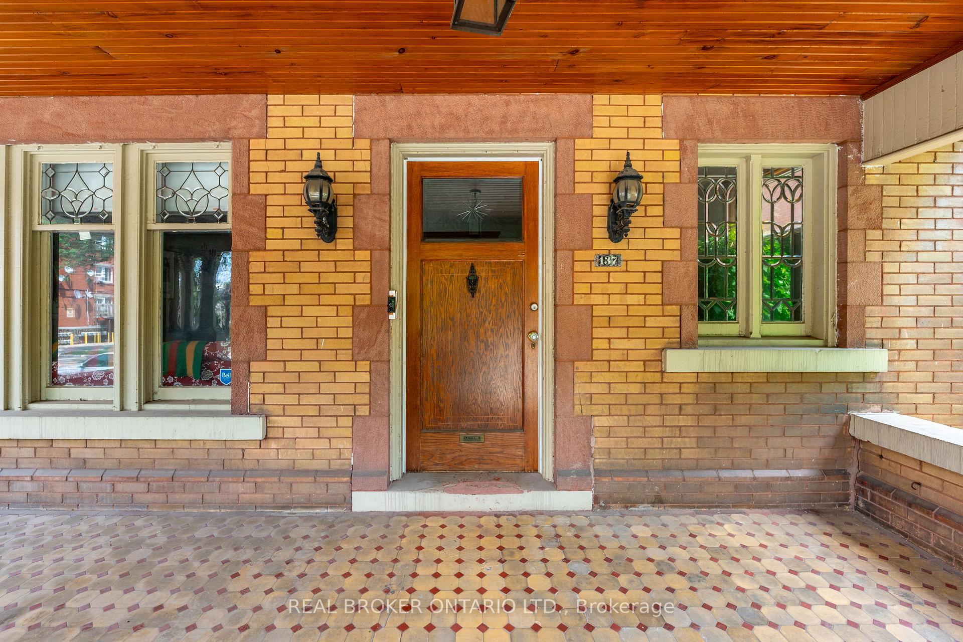 Photo 5 of 137 Sherman Avenue S, Hamilton, Blakeley — HOMEH