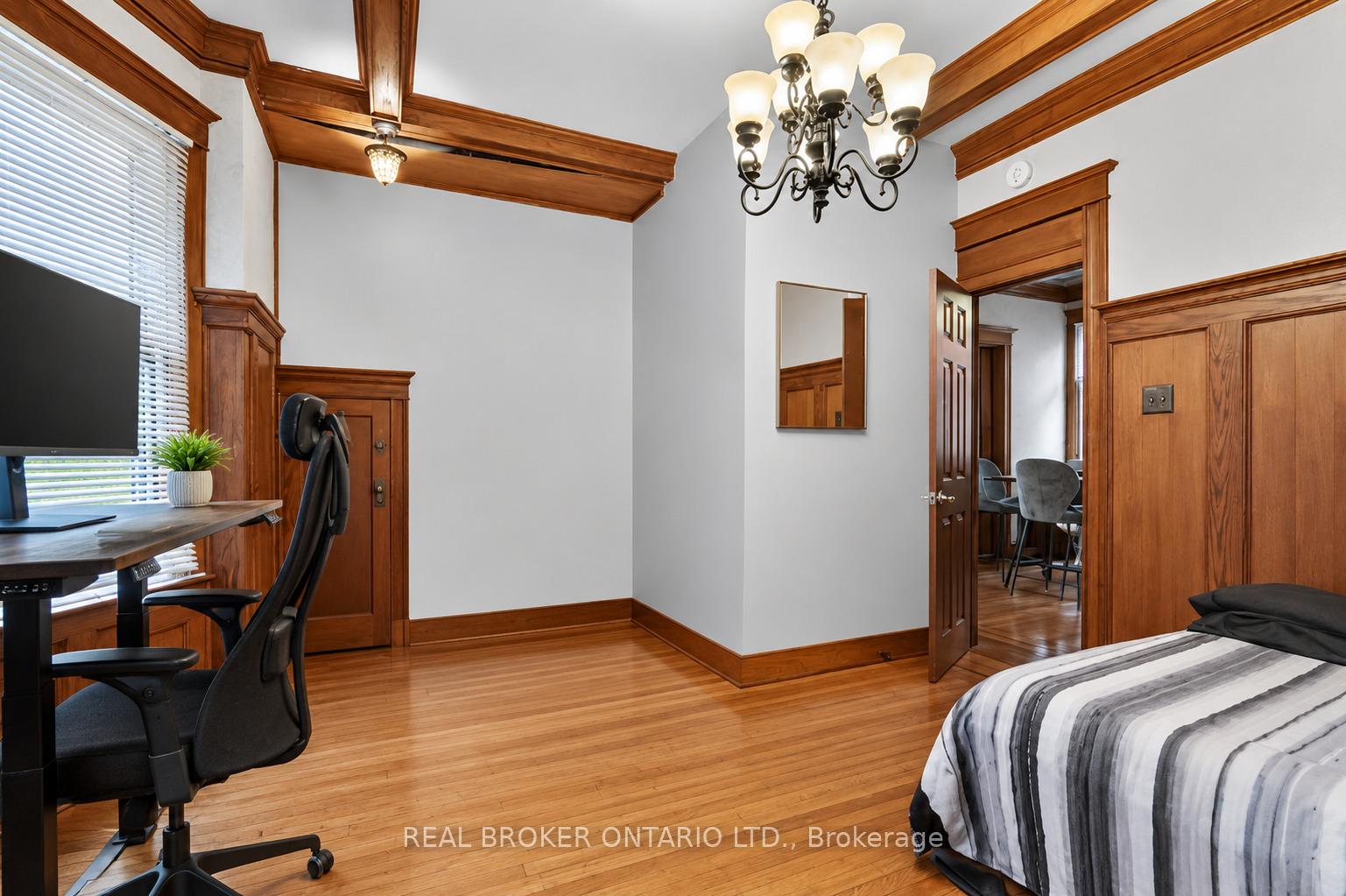 Photo 10 of 137 Sherman Avenue S, Hamilton, Blakeley — HOMEH