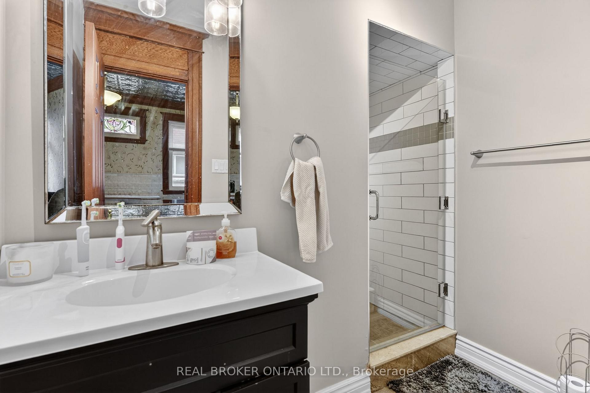 Photo 11 of 137 Sherman Avenue S, Hamilton, Blakeley — HOMEH