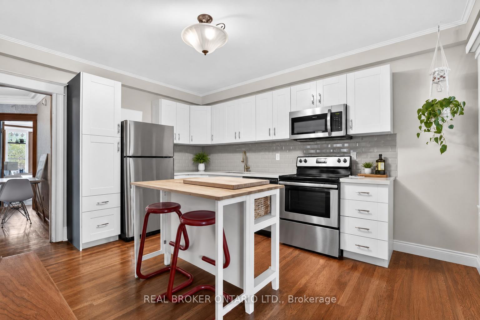 Photo 17 of 137 Sherman Avenue S, Hamilton, Blakeley — HOMEH