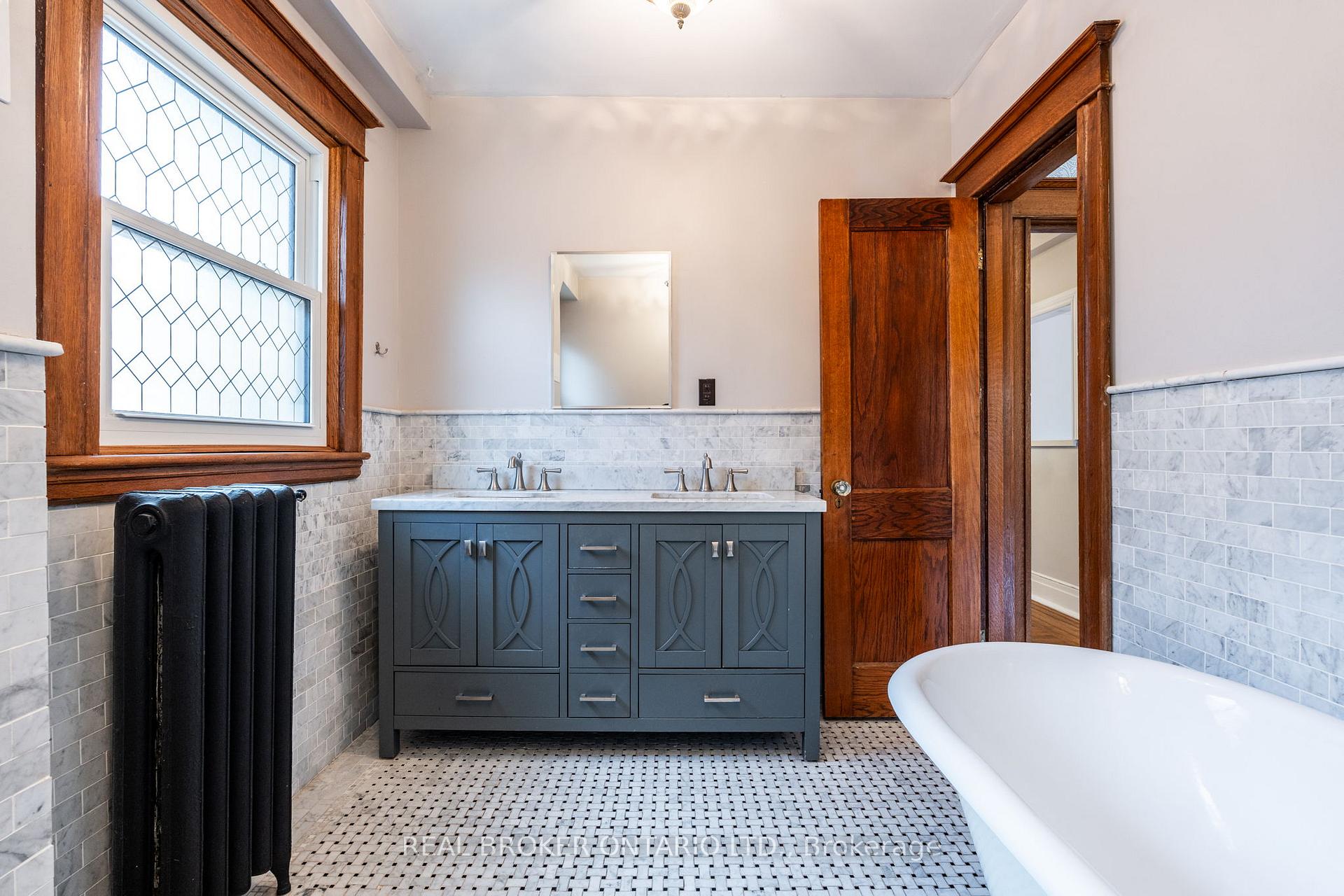 Photo 19 of 137 Sherman Avenue S, Hamilton, Blakeley — HOMEH