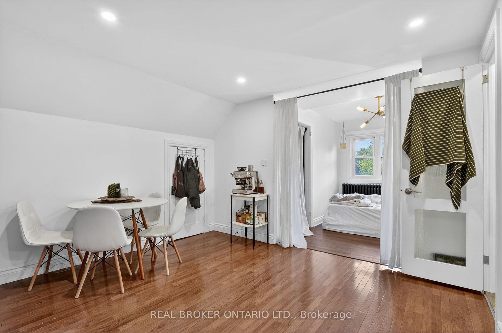Photo 26 of 137 Sherman Avenue S, Hamilton, Blakeley — HOMEH