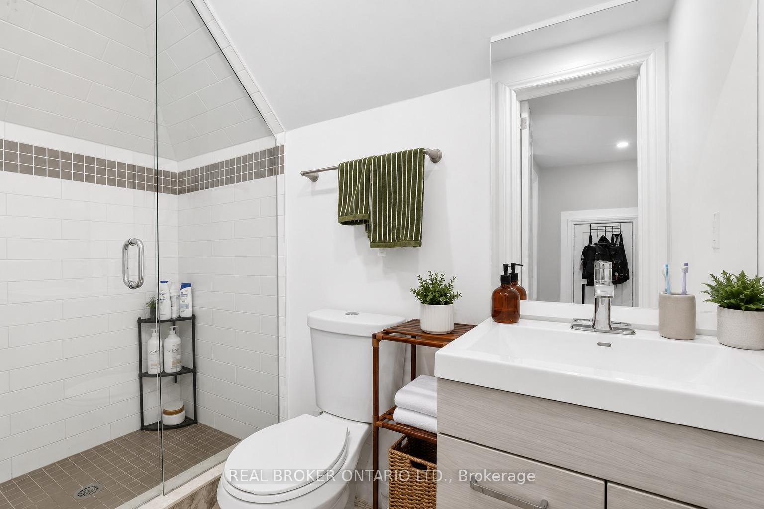 Photo 28 of 137 Sherman Avenue S, Hamilton, Blakeley — HOMEH