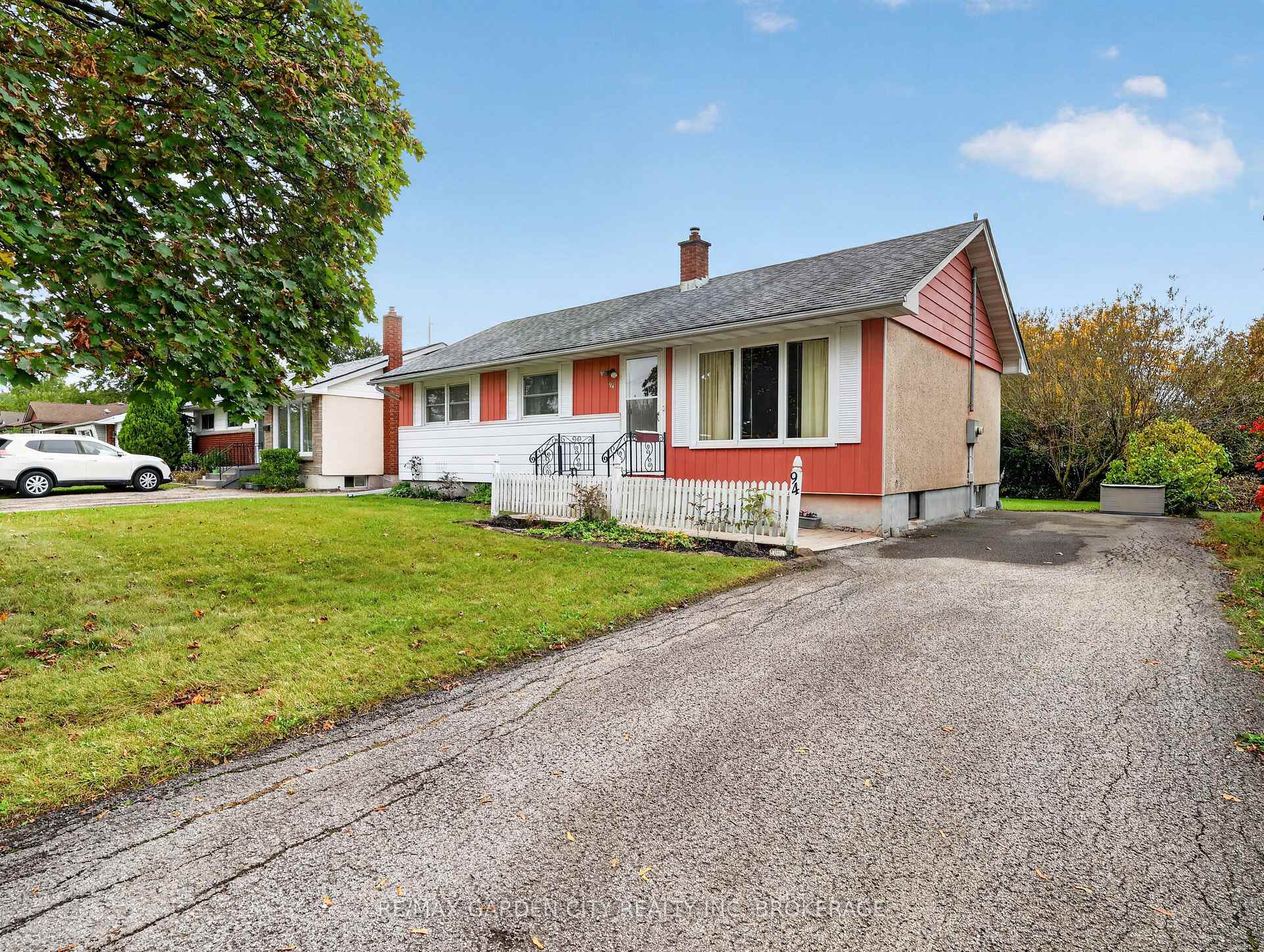 Photo 2 of 94 Jacobson Avenue, St. Catharines, Glendale/Glenridge — HOMEH