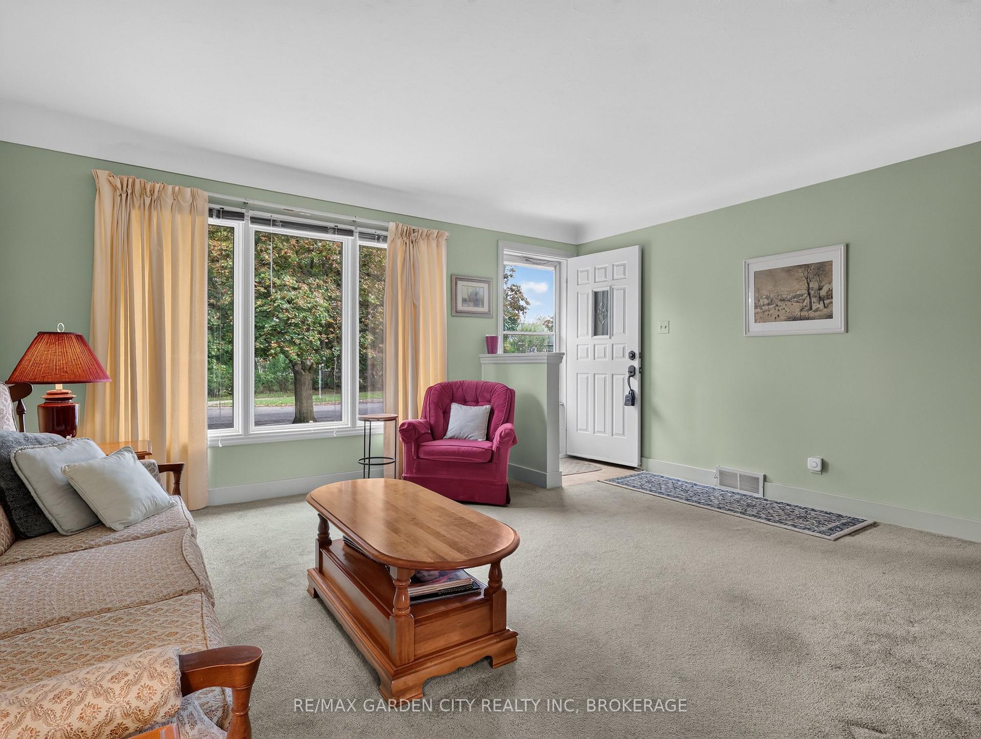 Photo 5 of 94 Jacobson Avenue, St. Catharines, Glendale/Glenridge — HOMEH