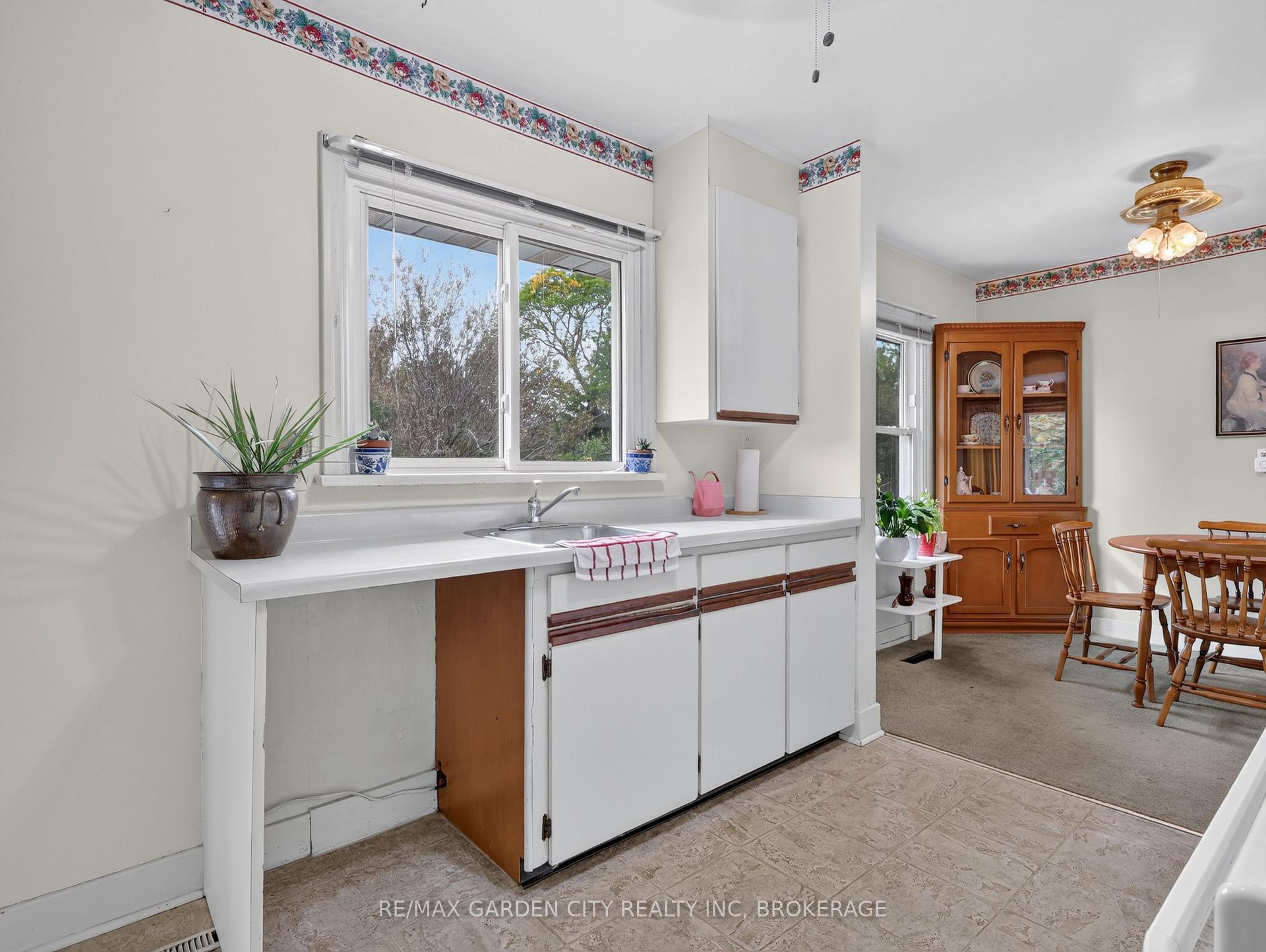 Photo 9 of 94 Jacobson Avenue, St. Catharines, Glendale/Glenridge — HOMEH