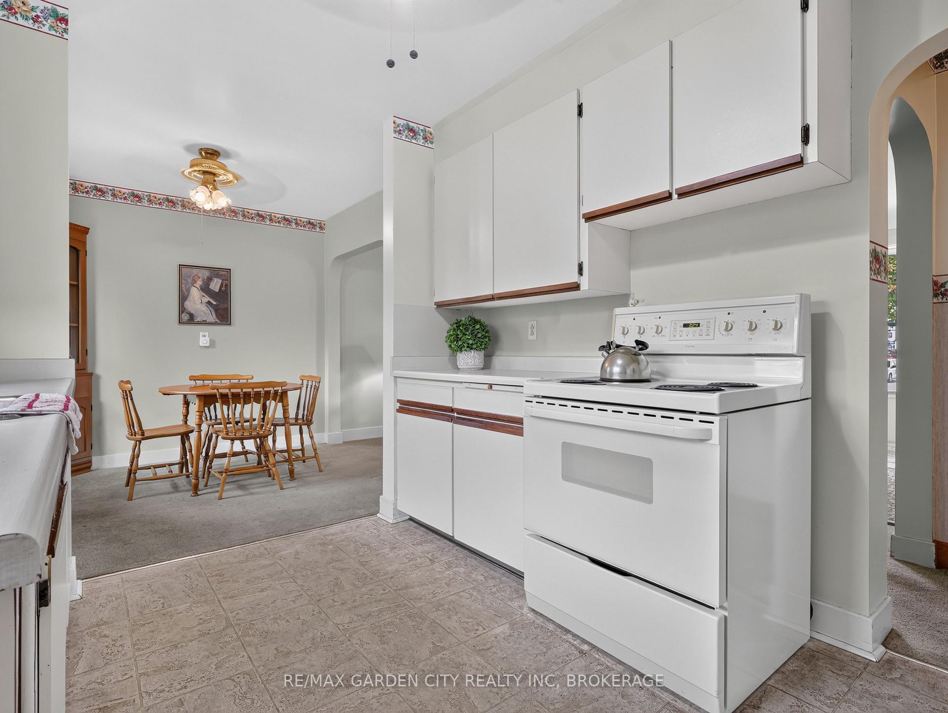 Photo 10 of 94 Jacobson Avenue, St. Catharines, Glendale/Glenridge — HOMEH