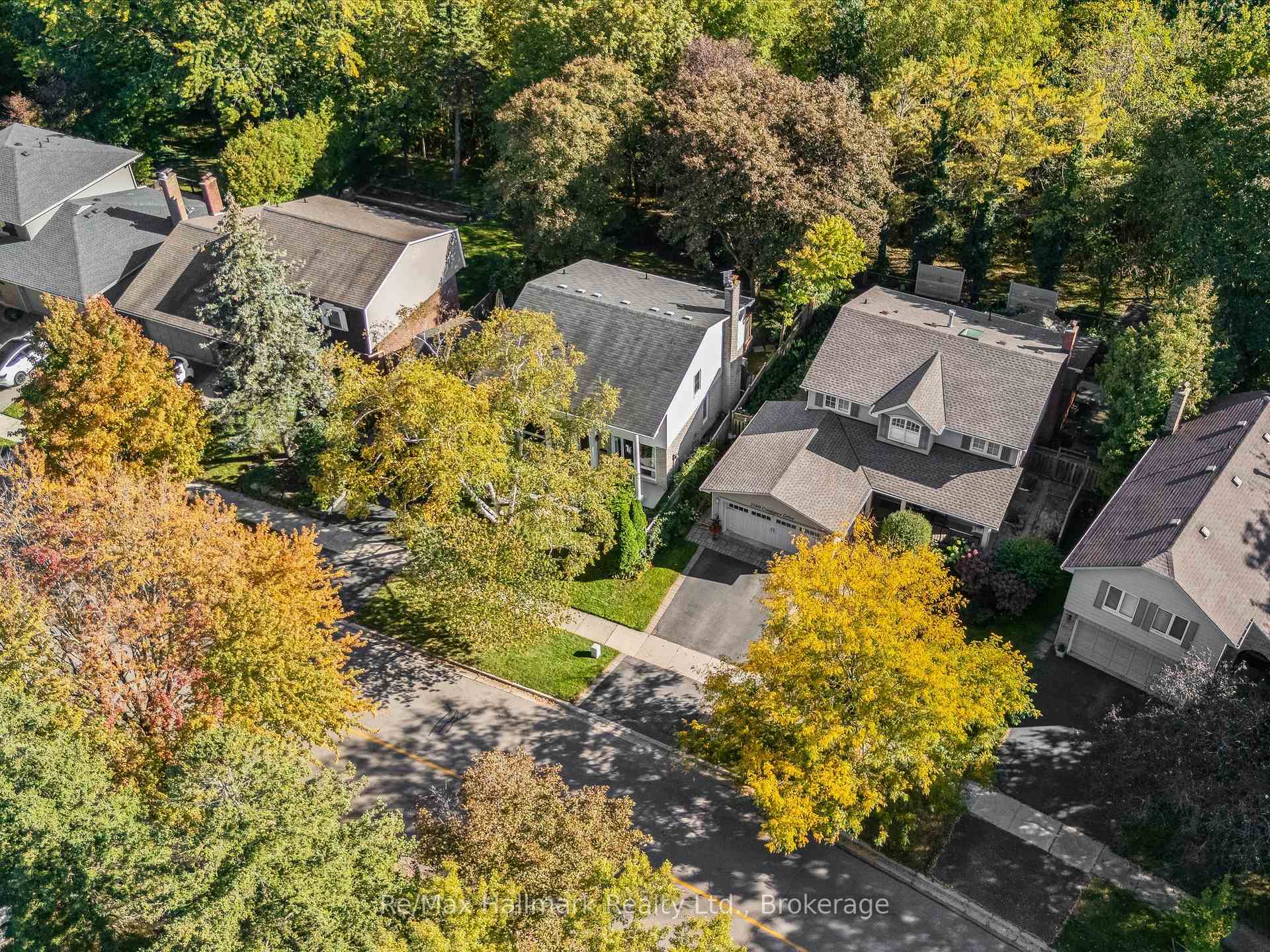 Photo 9 of 2194 Constance Drive, Oakville, Ford — HOMEH