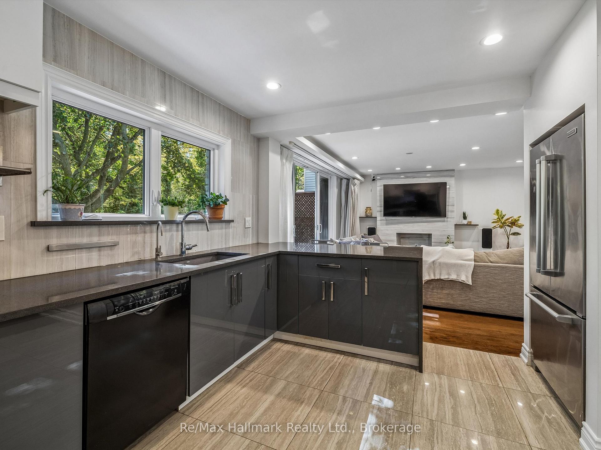 Photo 24 of 2194 Constance Drive, Oakville, Ford — HOMEH