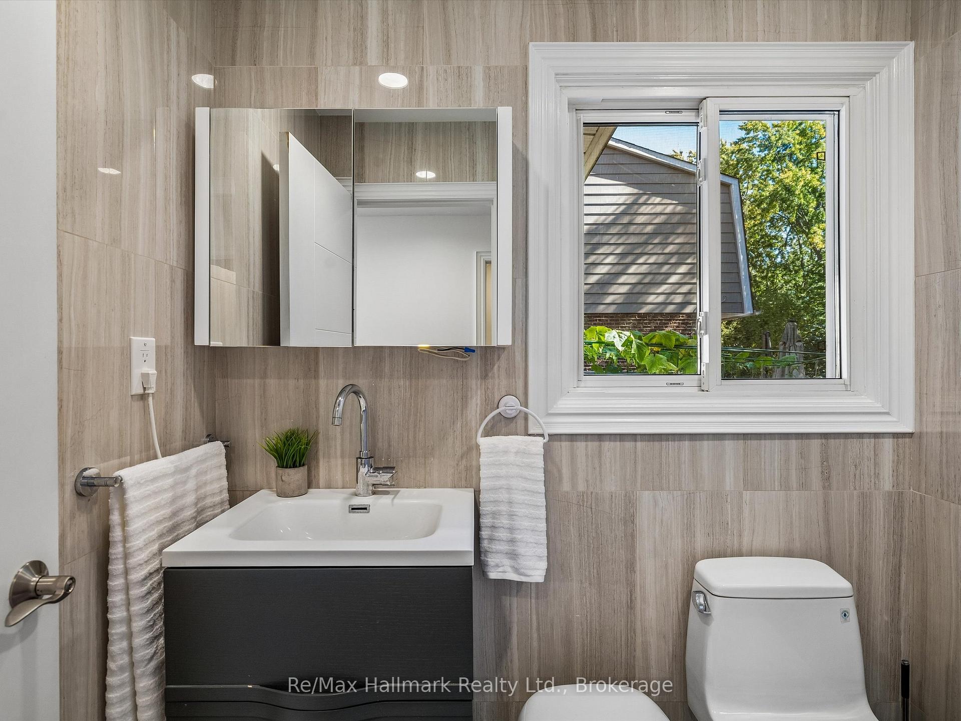 Photo 25 of 2194 Constance Drive, Oakville, Ford — HOMEH