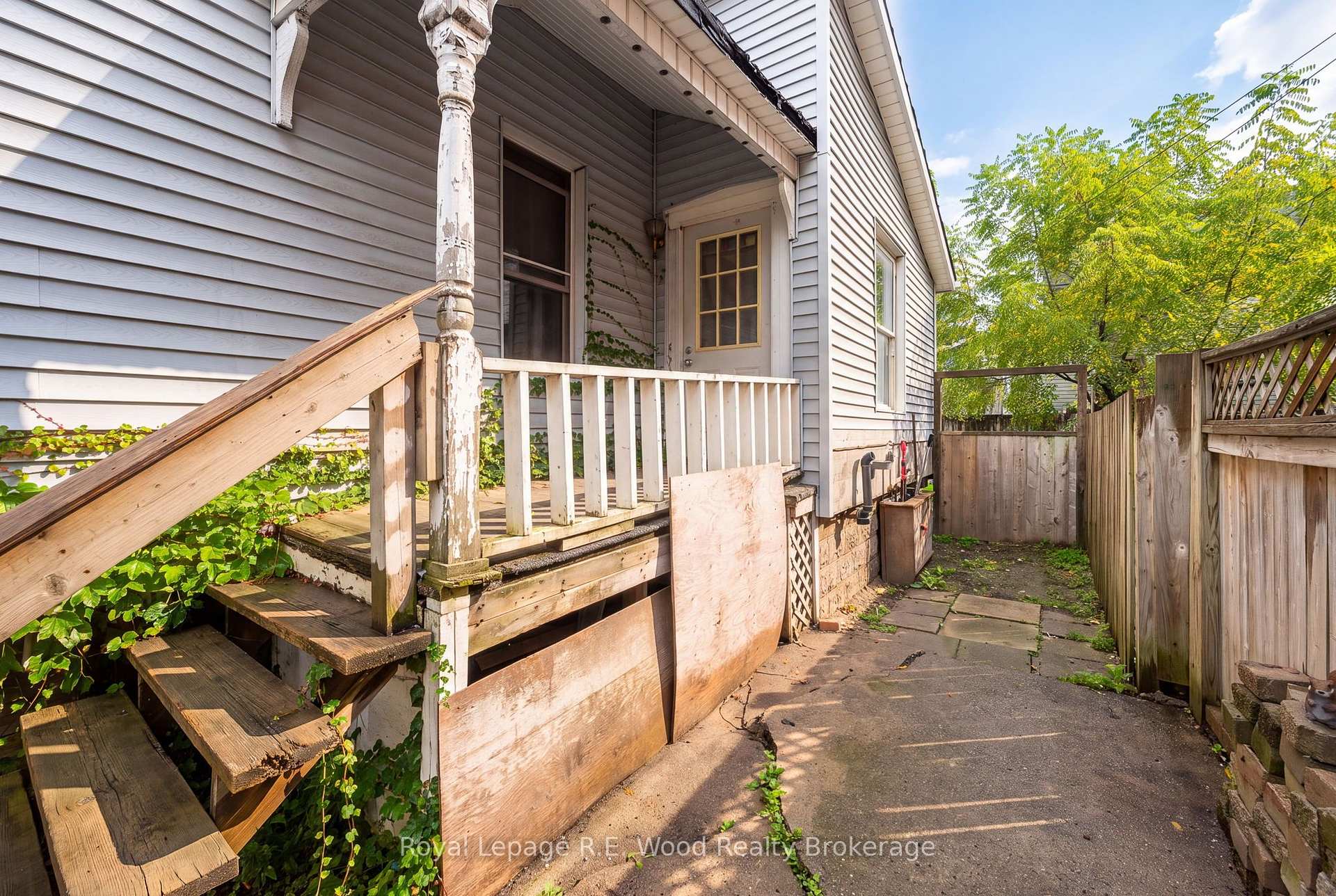 Photo 4 of 50 Flora Street, St. Thomas — HOMEH