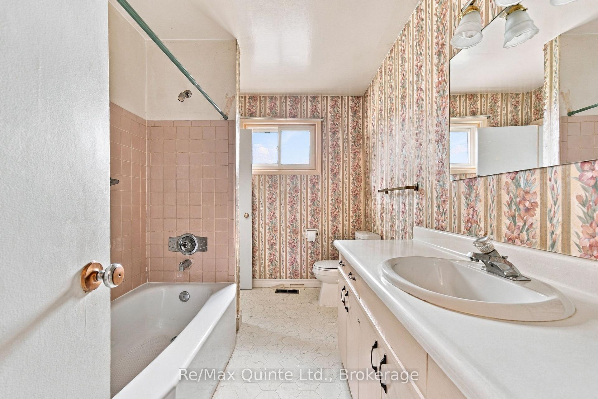 Photo 25 of 51 Keller Drive, Belleville, Belleville Ward — HOMEH