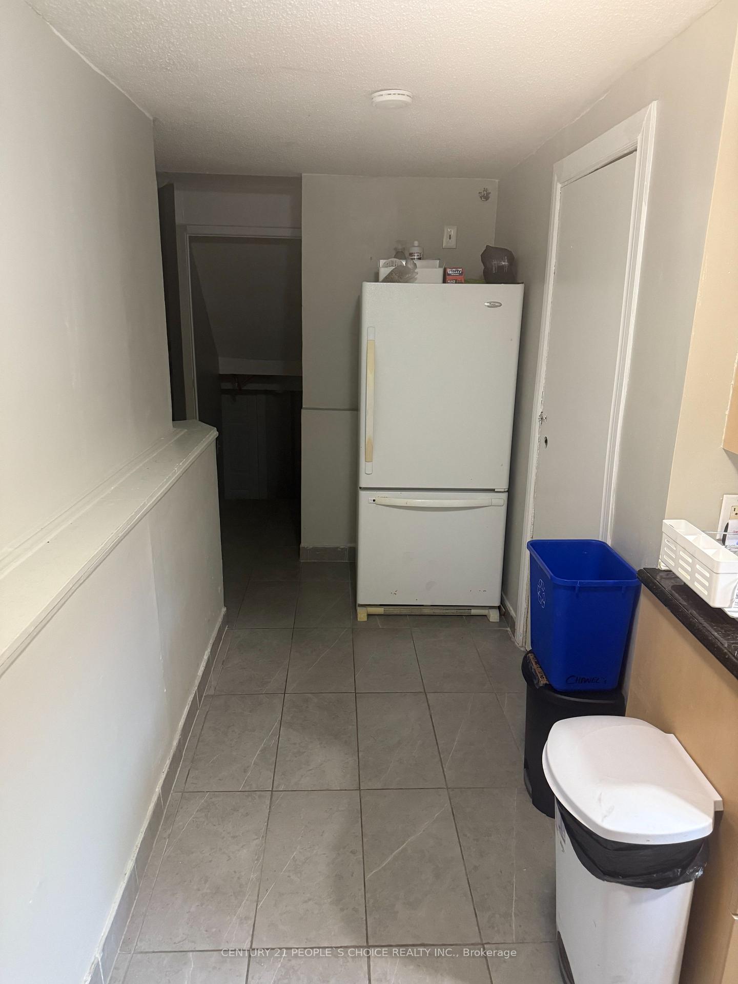 Photo 6 of 23 Deerpark Crescent, Brampton, Brampton West — HOMEH