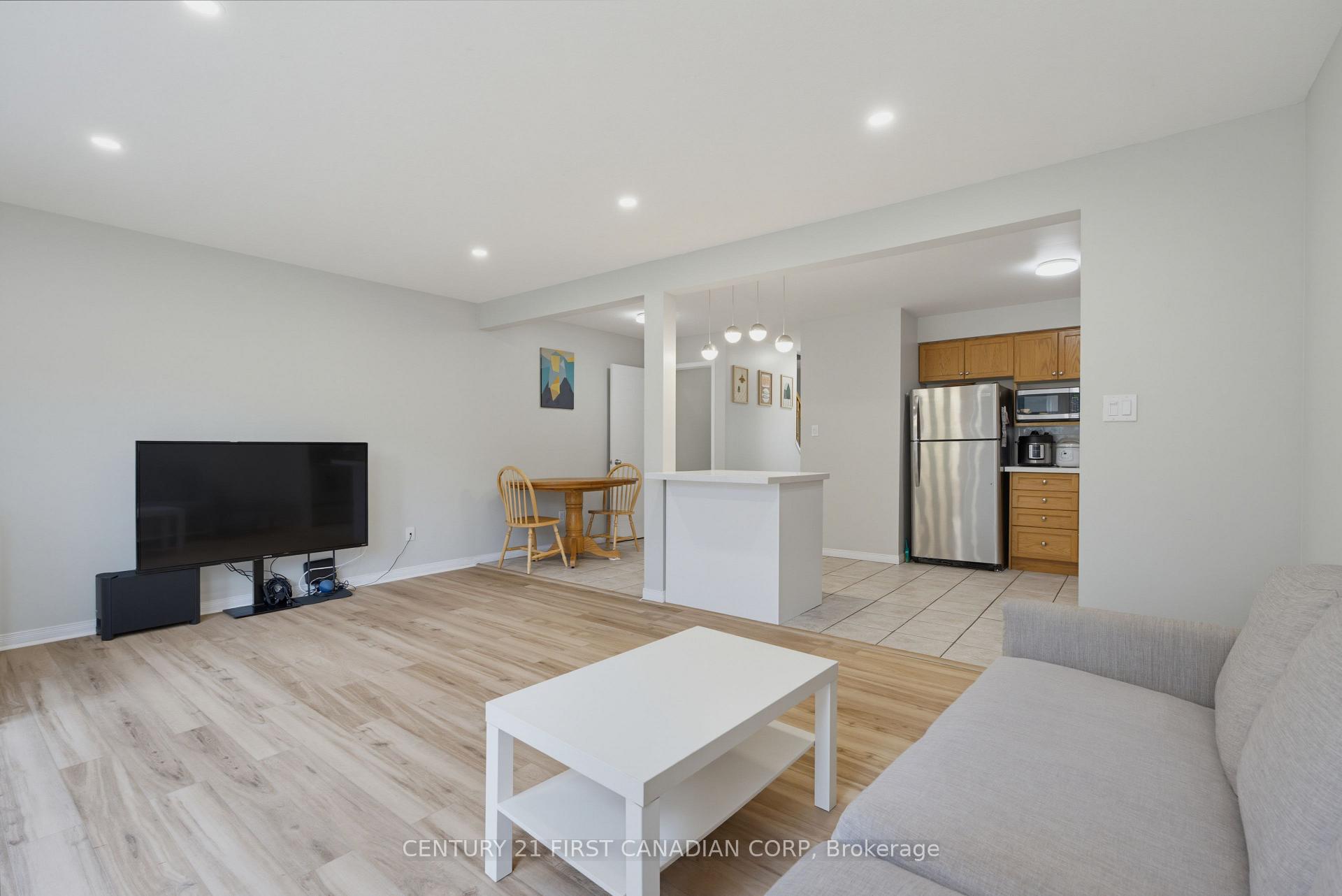Photo 14 of 776 Silversmith Street, London, North M — HOMEH