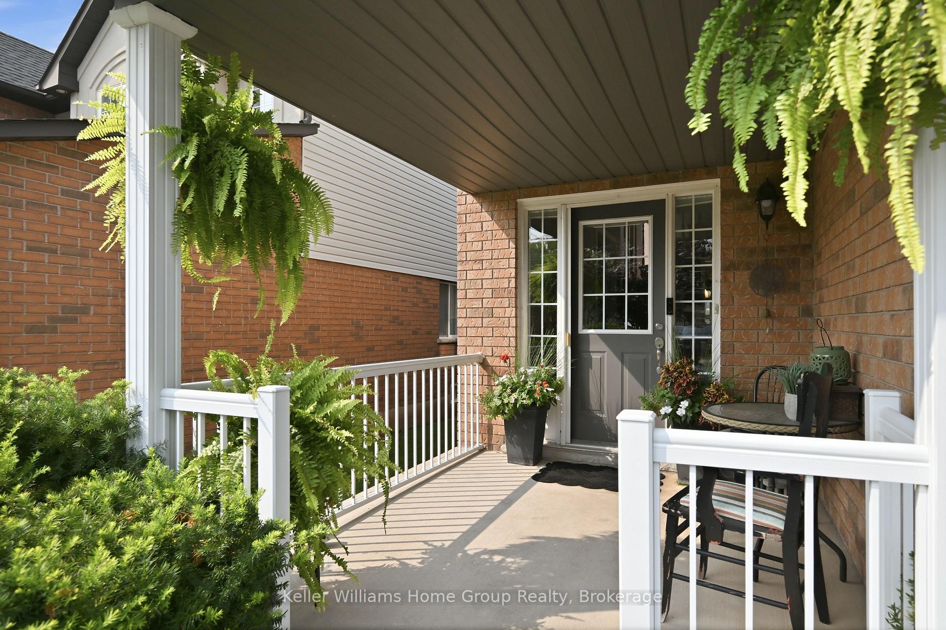 Photo 4 of 31 Vinifera Drive, Grimsby, Grimsby East — HOMEH