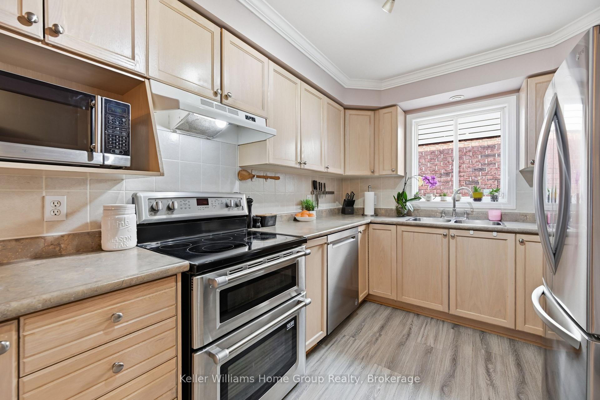 Photo 9 of 31 Vinifera Drive, Grimsby, Grimsby East — HOMEH