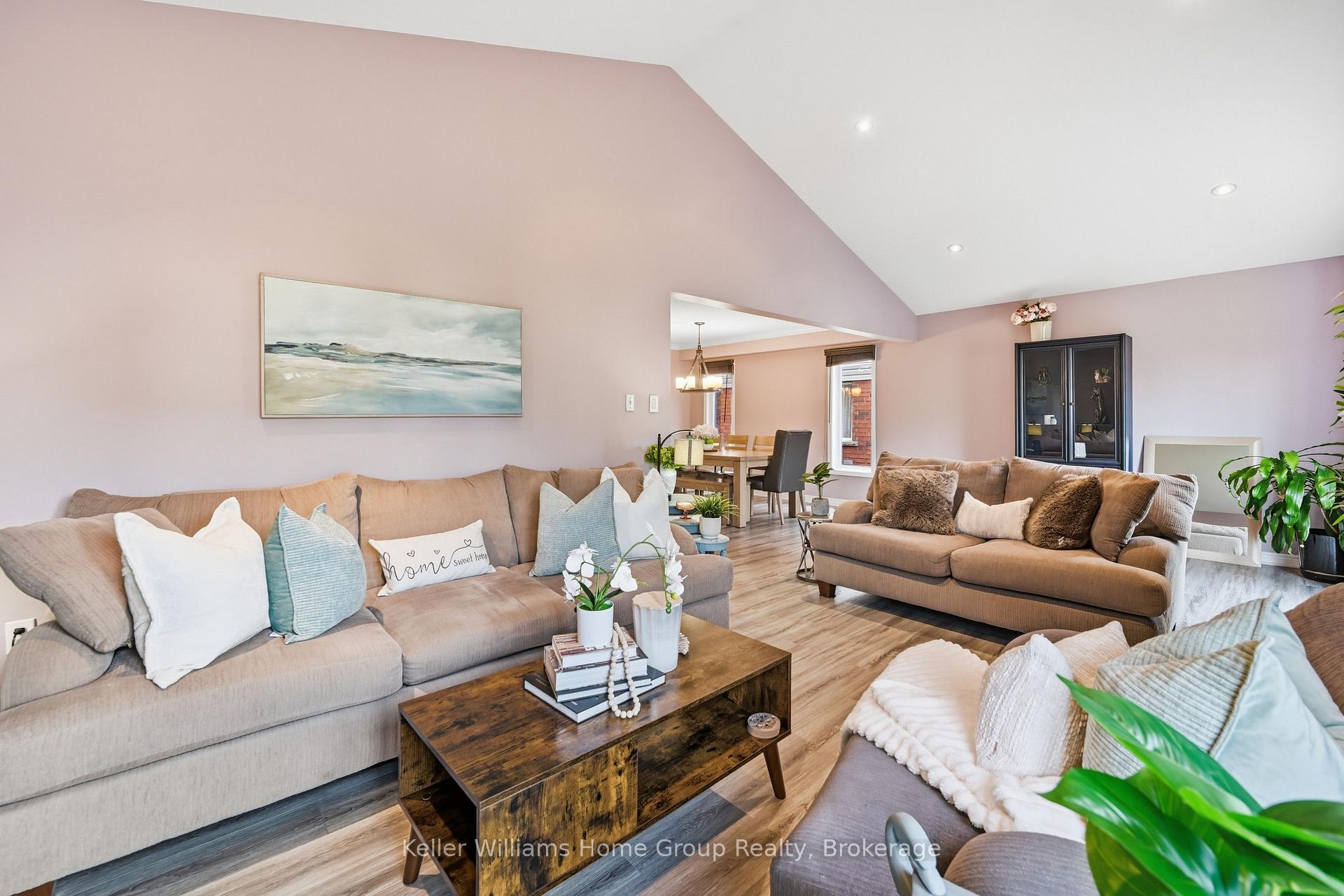 Photo 14 of 31 Vinifera Drive, Grimsby, Grimsby East — HOMEH