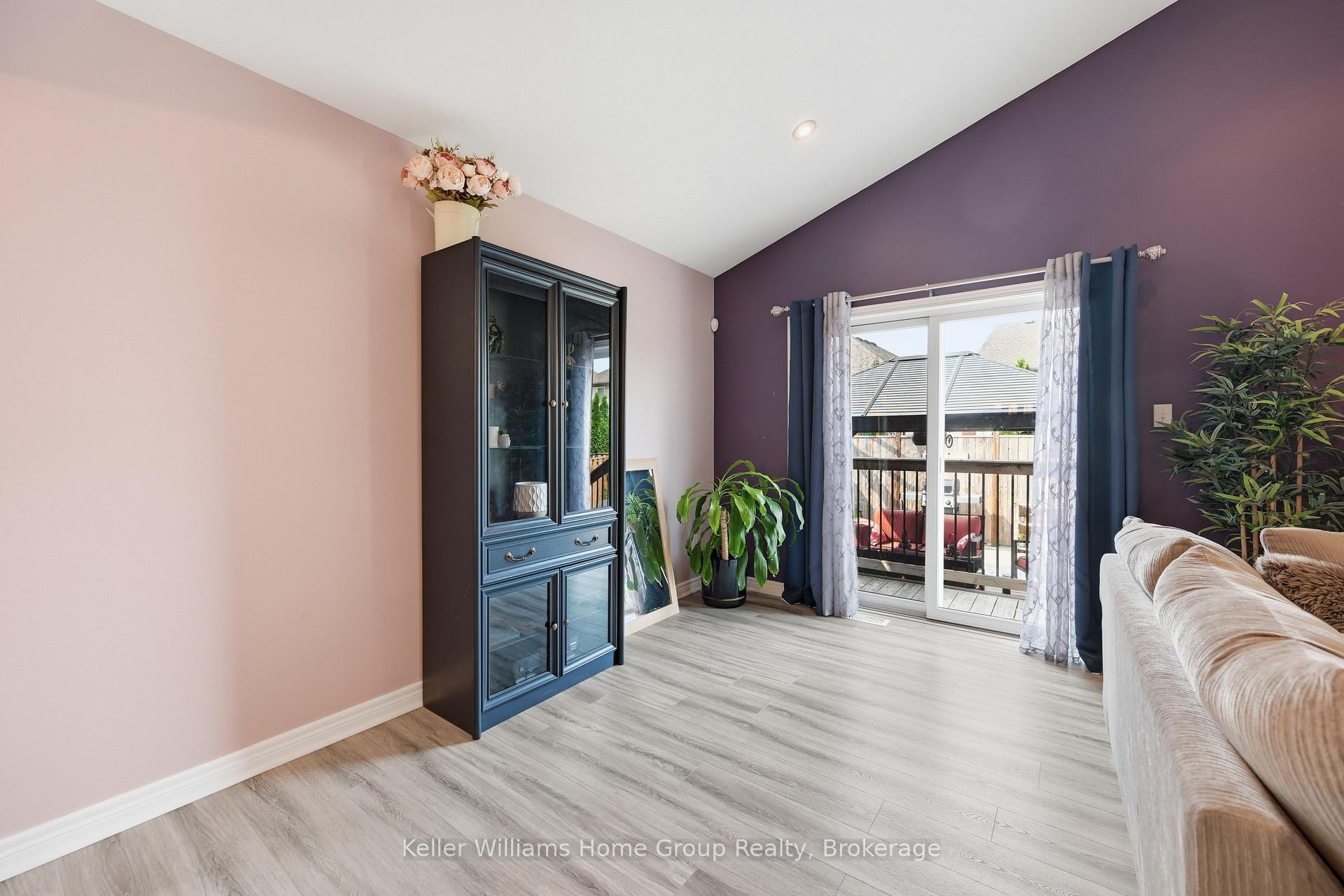 Photo 16 of 31 Vinifera Drive, Grimsby, Grimsby East — HOMEH