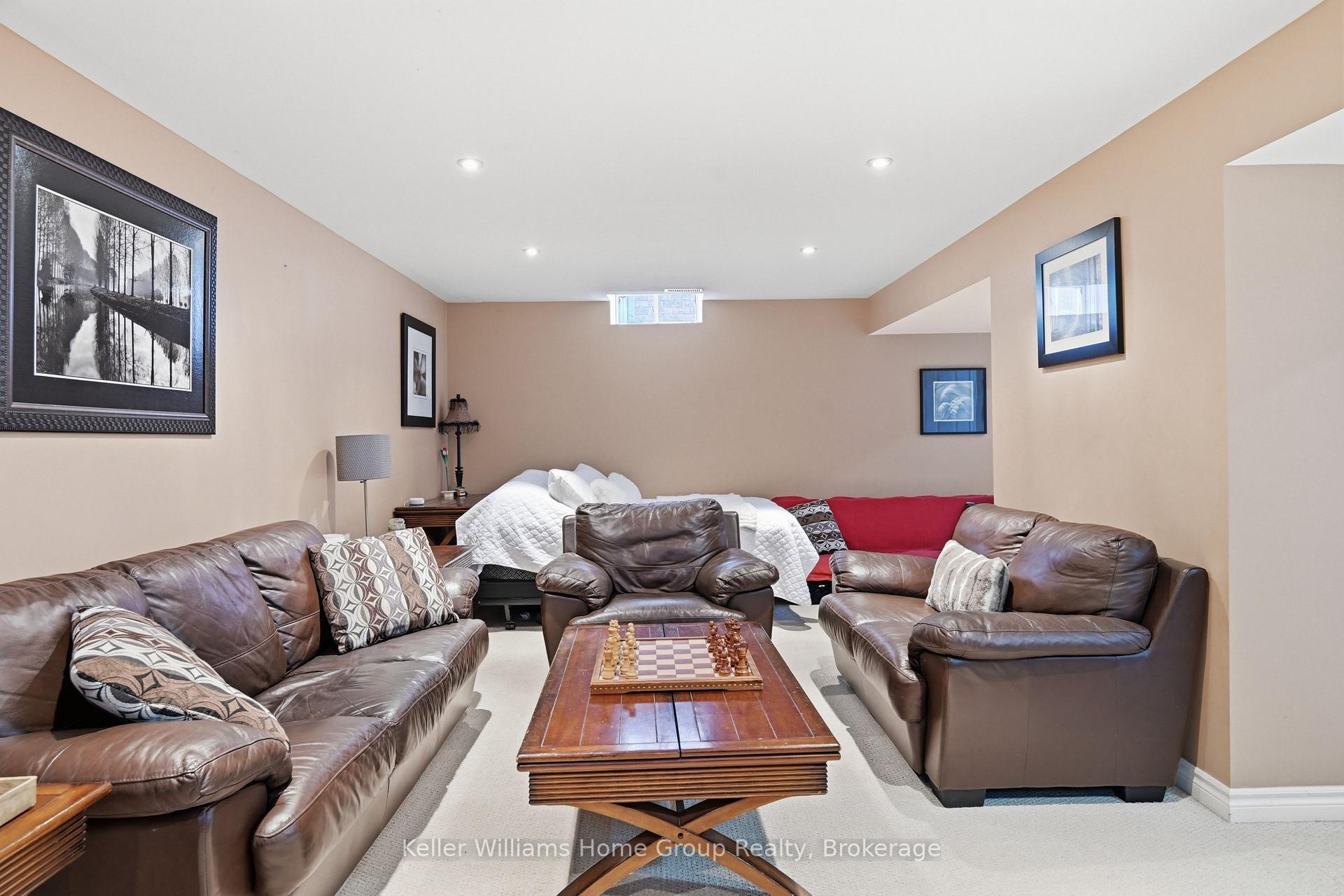 Photo 38 of 31 Vinifera Drive, Grimsby, Grimsby East — HOMEH