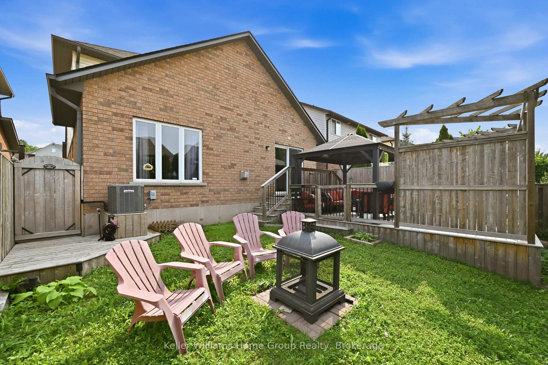 Photo 46 of 31 Vinifera Drive, Grimsby, Grimsby East — HOMEH