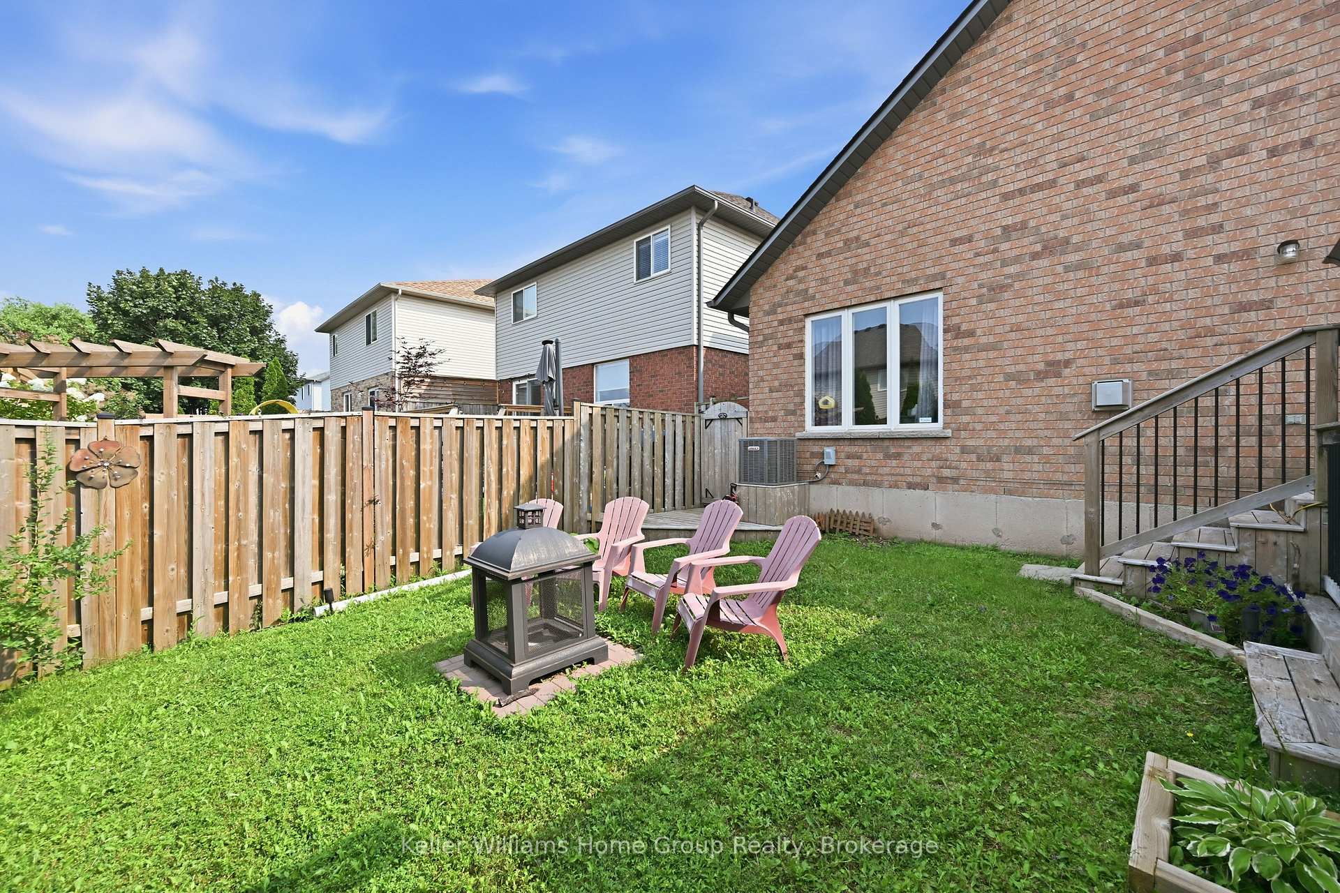 Photo 47 of 31 Vinifera Drive, Grimsby, Grimsby East — HOMEH