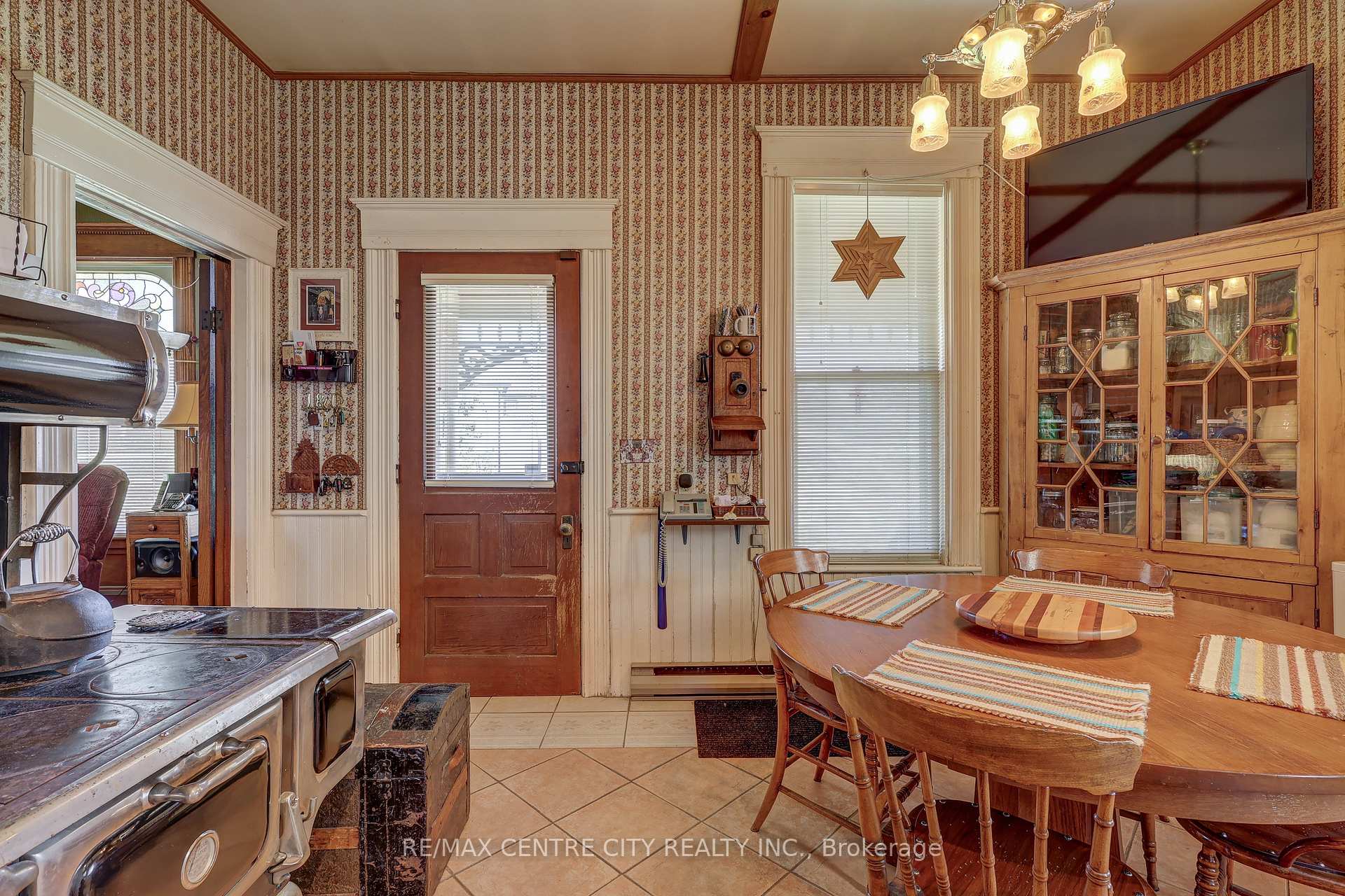 Photo 17 of 9321 Richmond Road, Bayham, Richmond — HOMEH