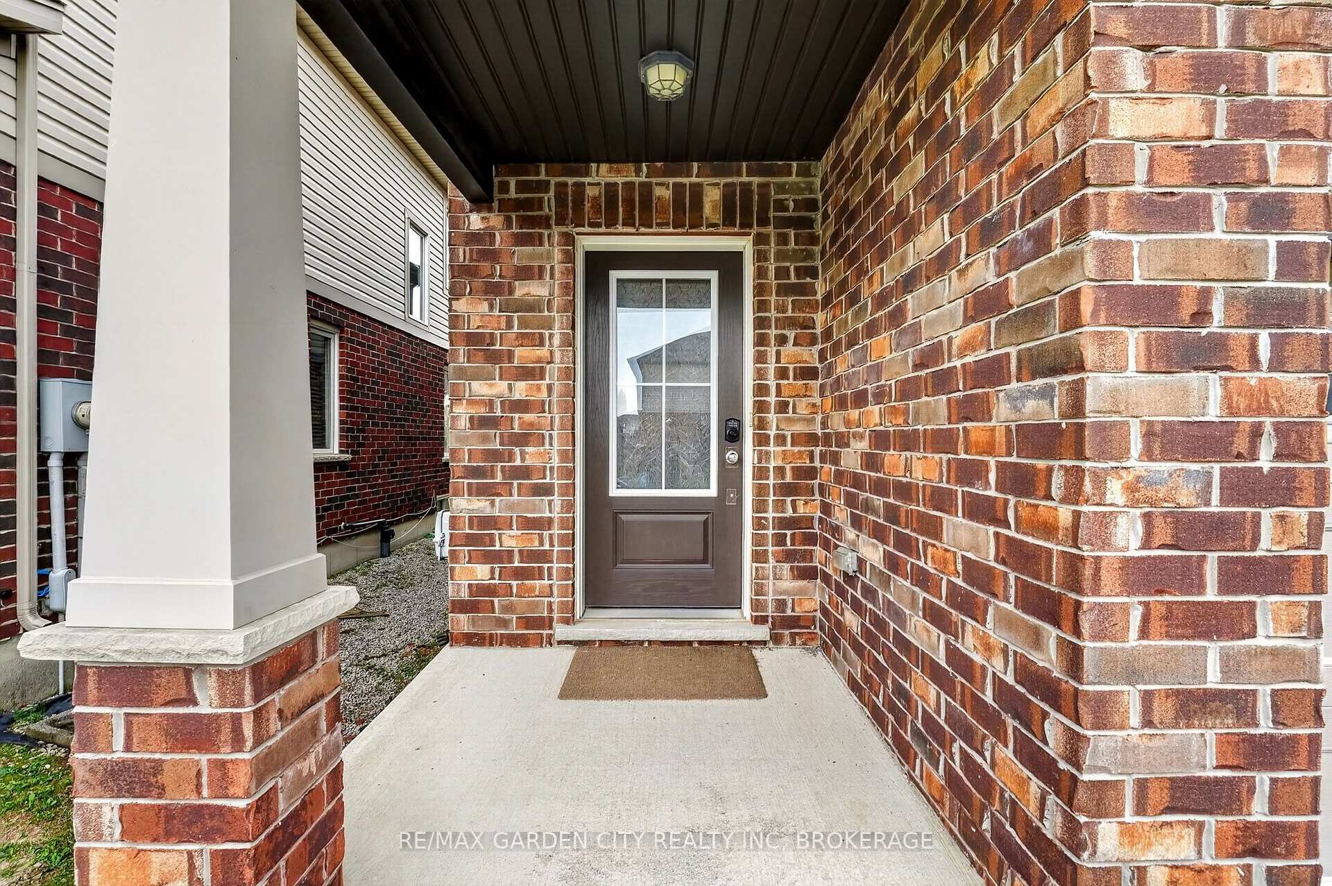 Photo 3 of 53 Elderberry Road, Thorold, Confederation Heights — HOMEH