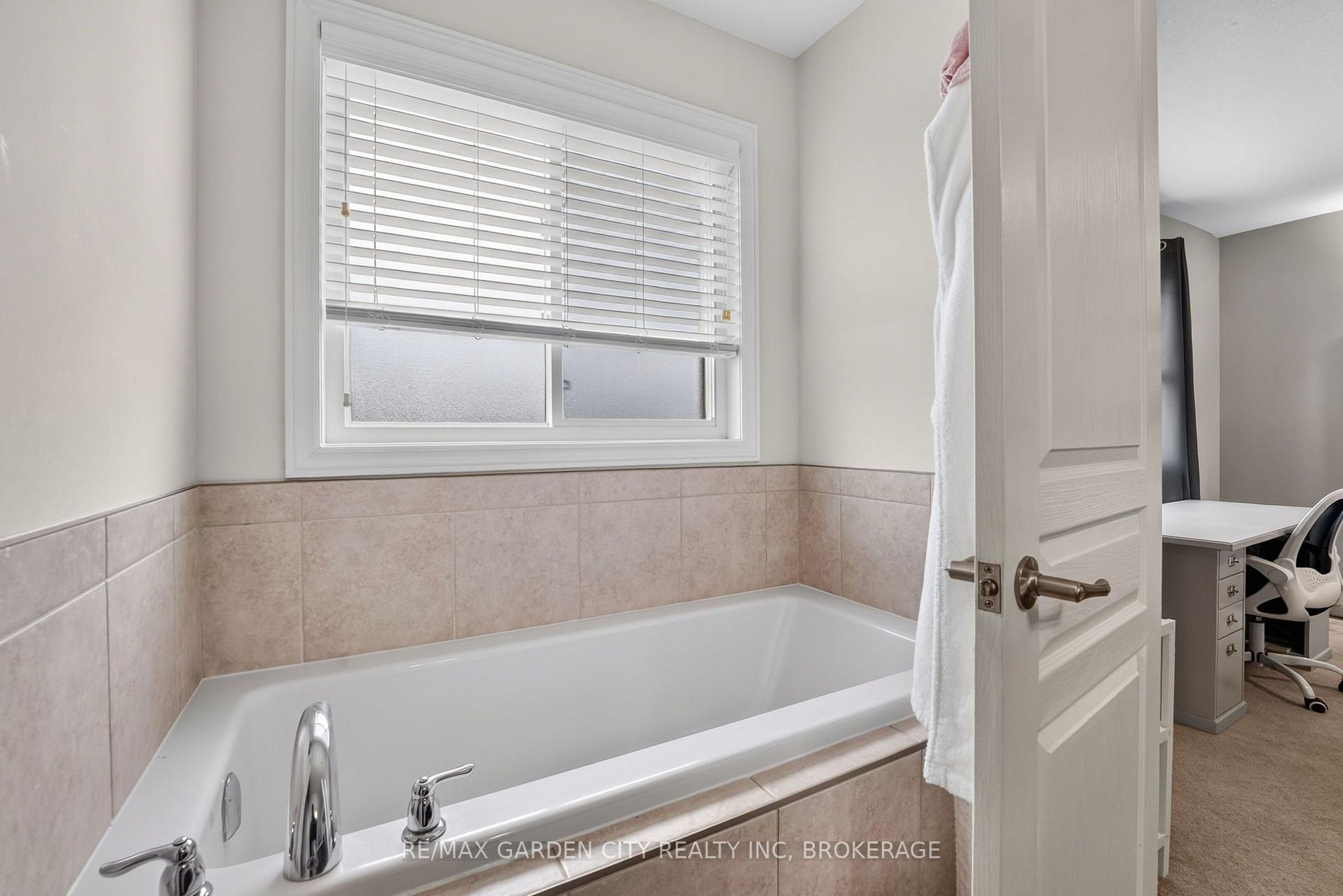 Photo 29 of 53 Elderberry Road, Thorold, Confederation Heights — HOMEH