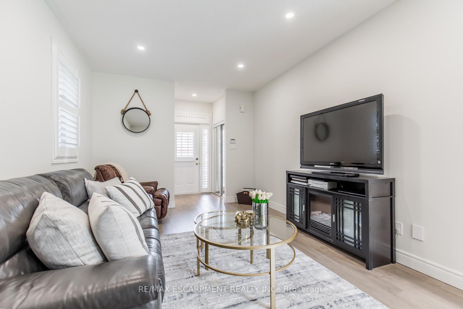 Photo 5 of 109 Peachwood Crescent, Hamilton, Stoney Creek — HOMEH