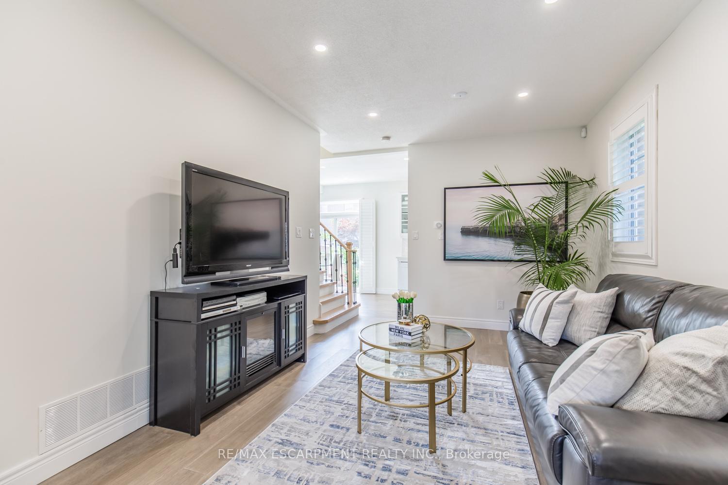 Photo 6 of 109 Peachwood Crescent, Hamilton, Stoney Creek — HOMEH
