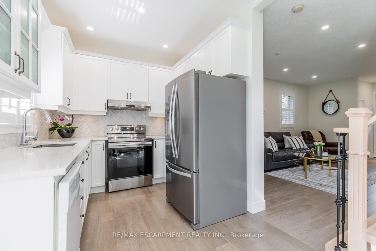 Photo 9 of 109 Peachwood Crescent, Hamilton, Stoney Creek — HOMEH