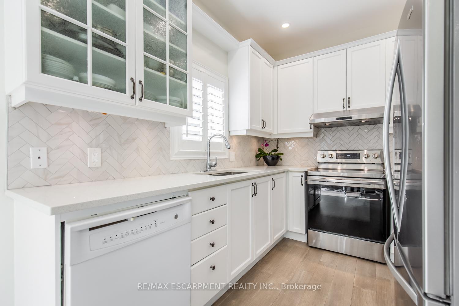 Photo 10 of 109 Peachwood Crescent, Hamilton, Stoney Creek — HOMEH