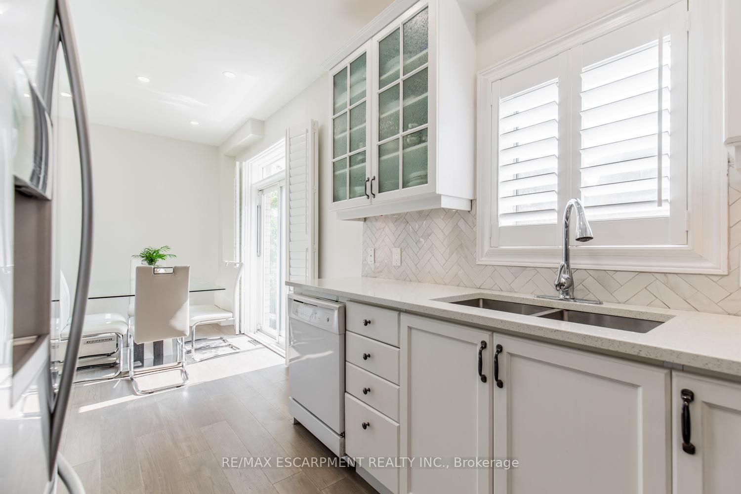 Photo 11 of 109 Peachwood Crescent, Hamilton, Stoney Creek — HOMEH
