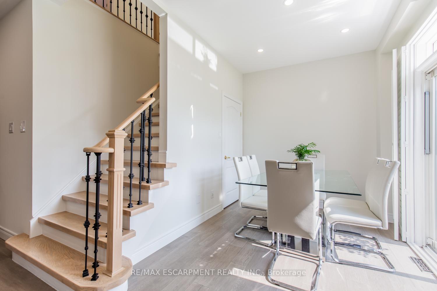 Photo 14 of 109 Peachwood Crescent, Hamilton, Stoney Creek — HOMEH