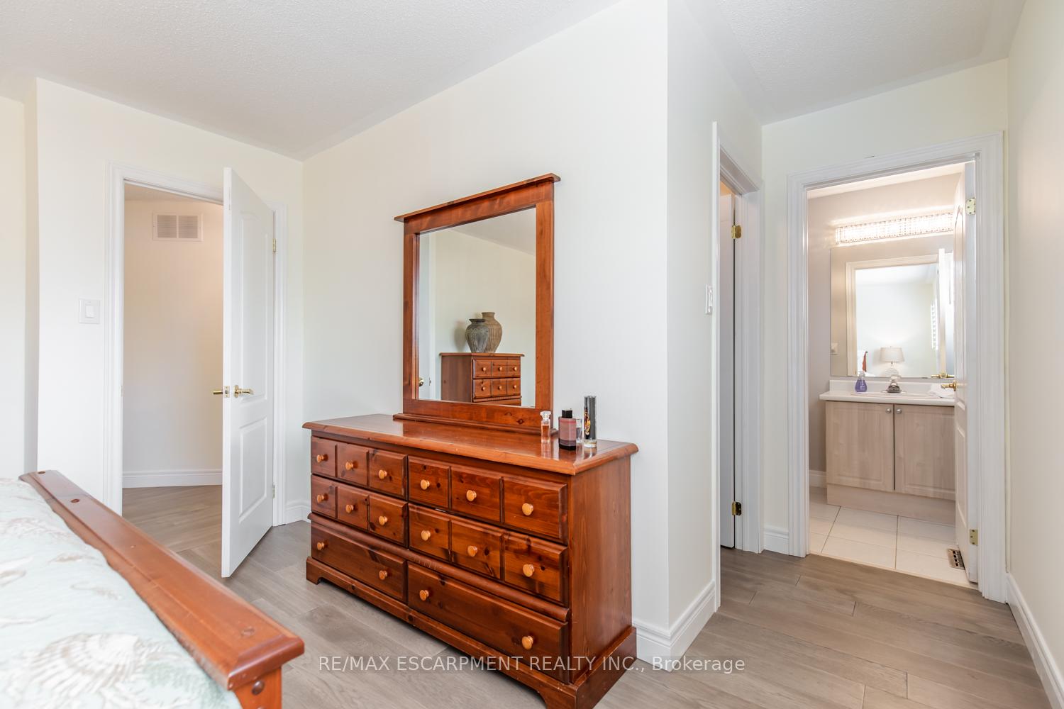Photo 16 of 109 Peachwood Crescent, Hamilton, Stoney Creek — HOMEH