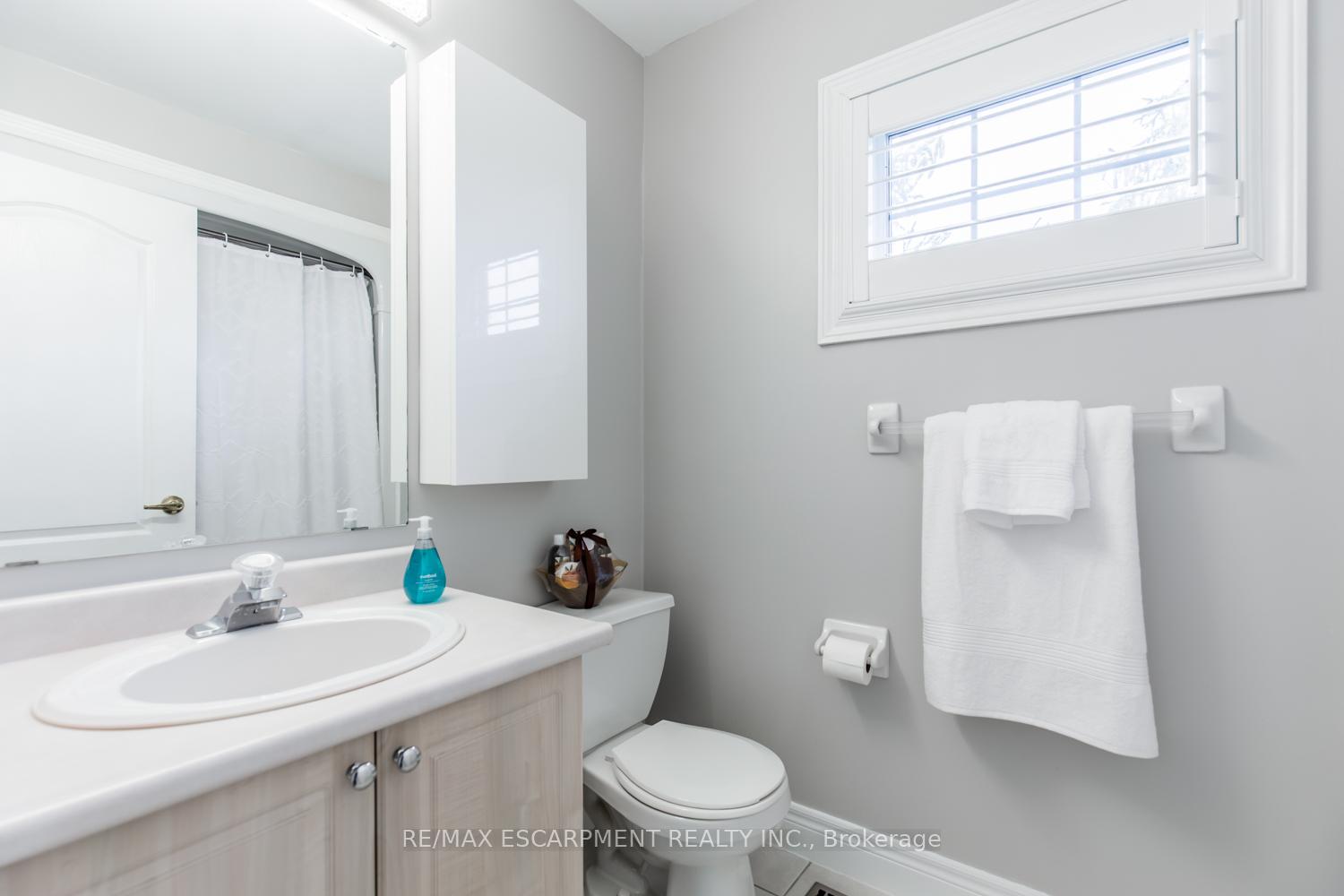 Photo 23 of 109 Peachwood Crescent, Hamilton, Stoney Creek — HOMEH