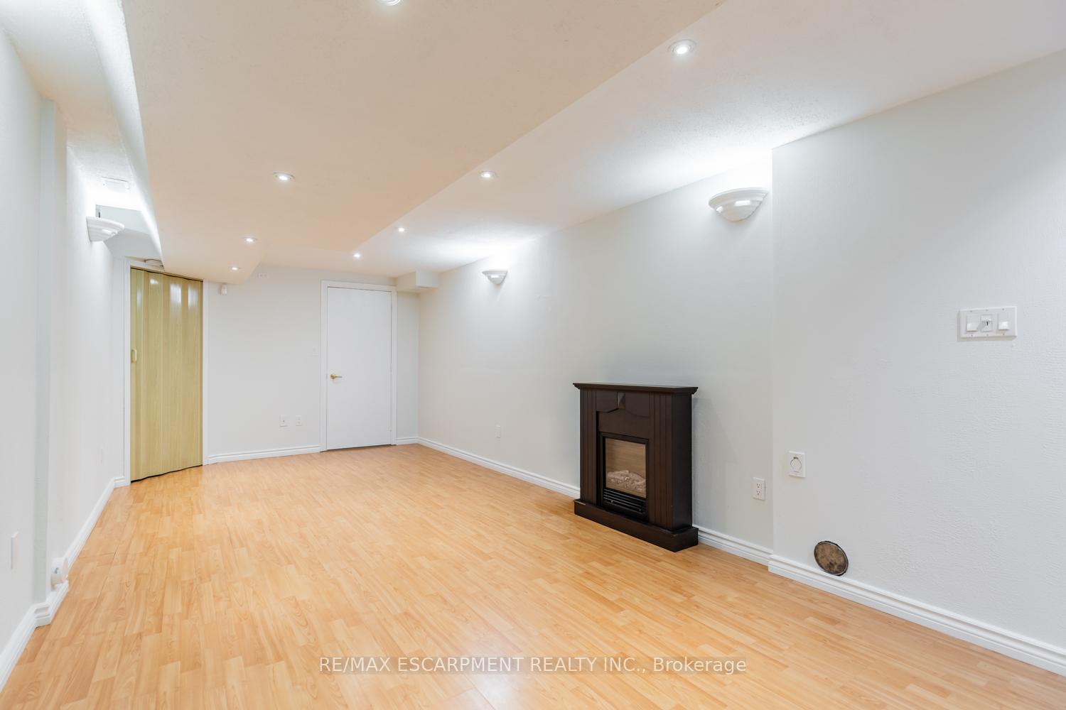 Photo 24 of 109 Peachwood Crescent, Hamilton, Stoney Creek — HOMEH