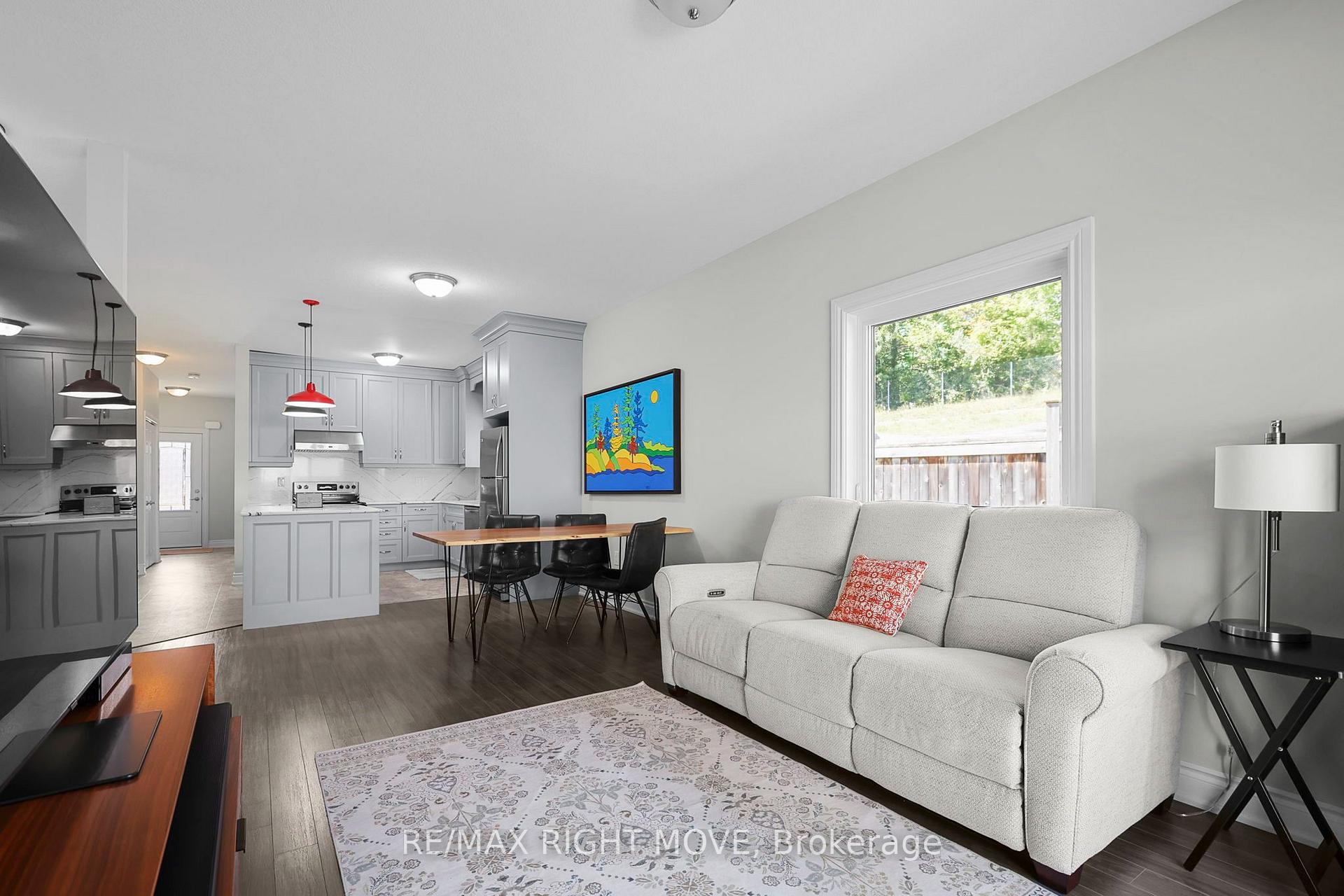 Photo 13 of 40 Lily Drive, Orillia — HOMEH