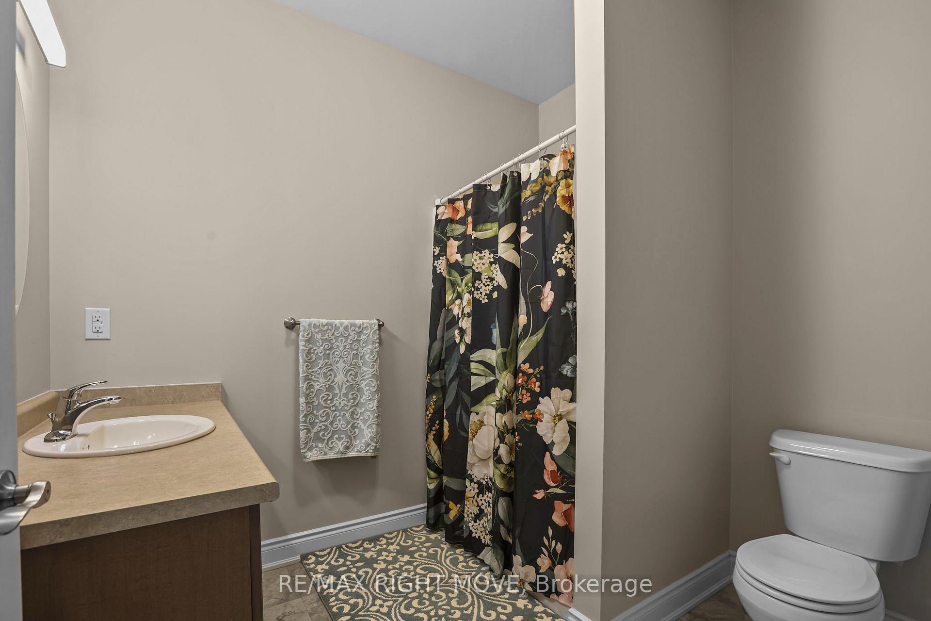 Photo 19 of 40 Lily Drive, Orillia — HOMEH