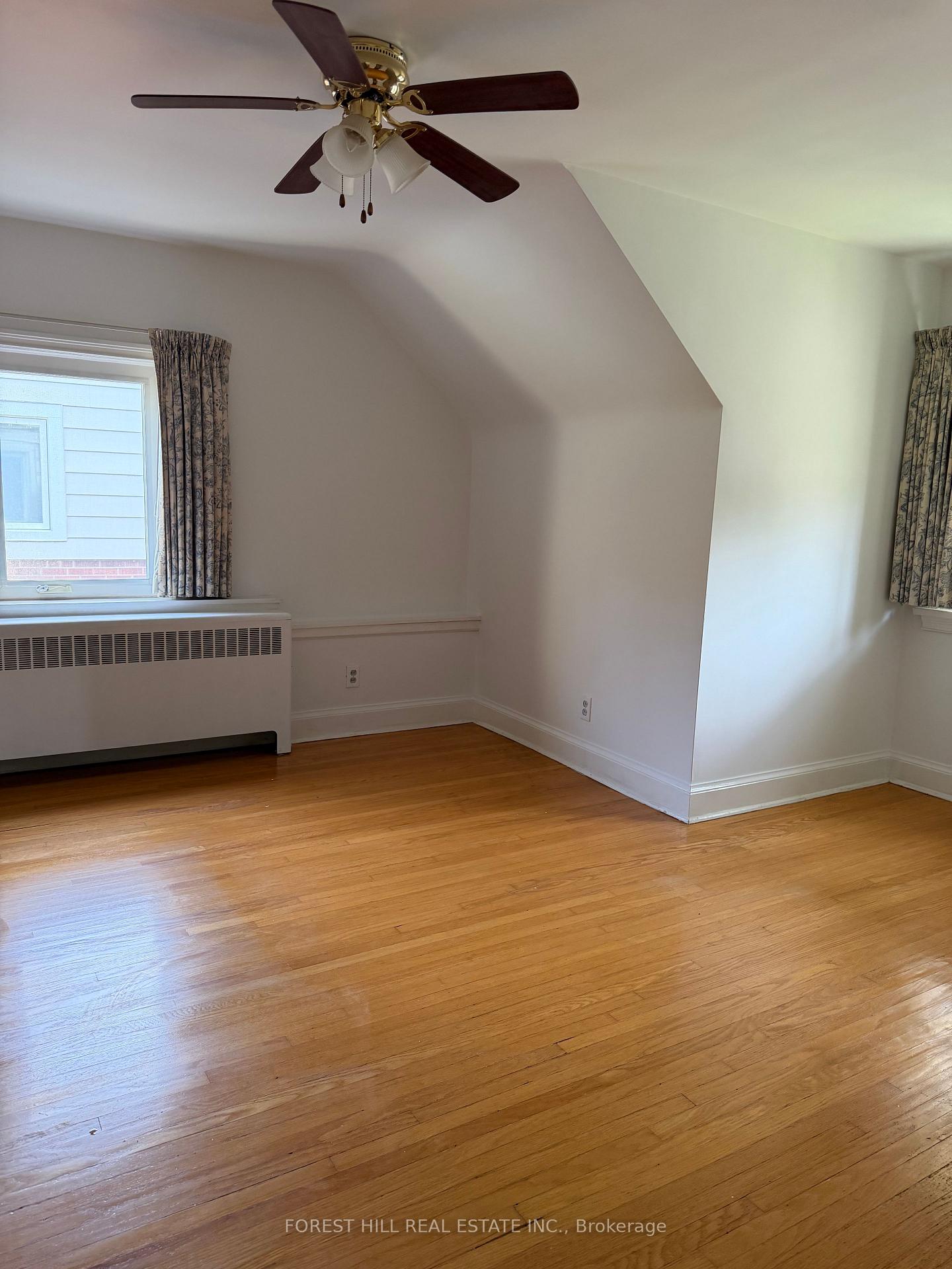 Photo 33 of 55 Craigmore Crescent, North York, Willowdale East — HOMEH