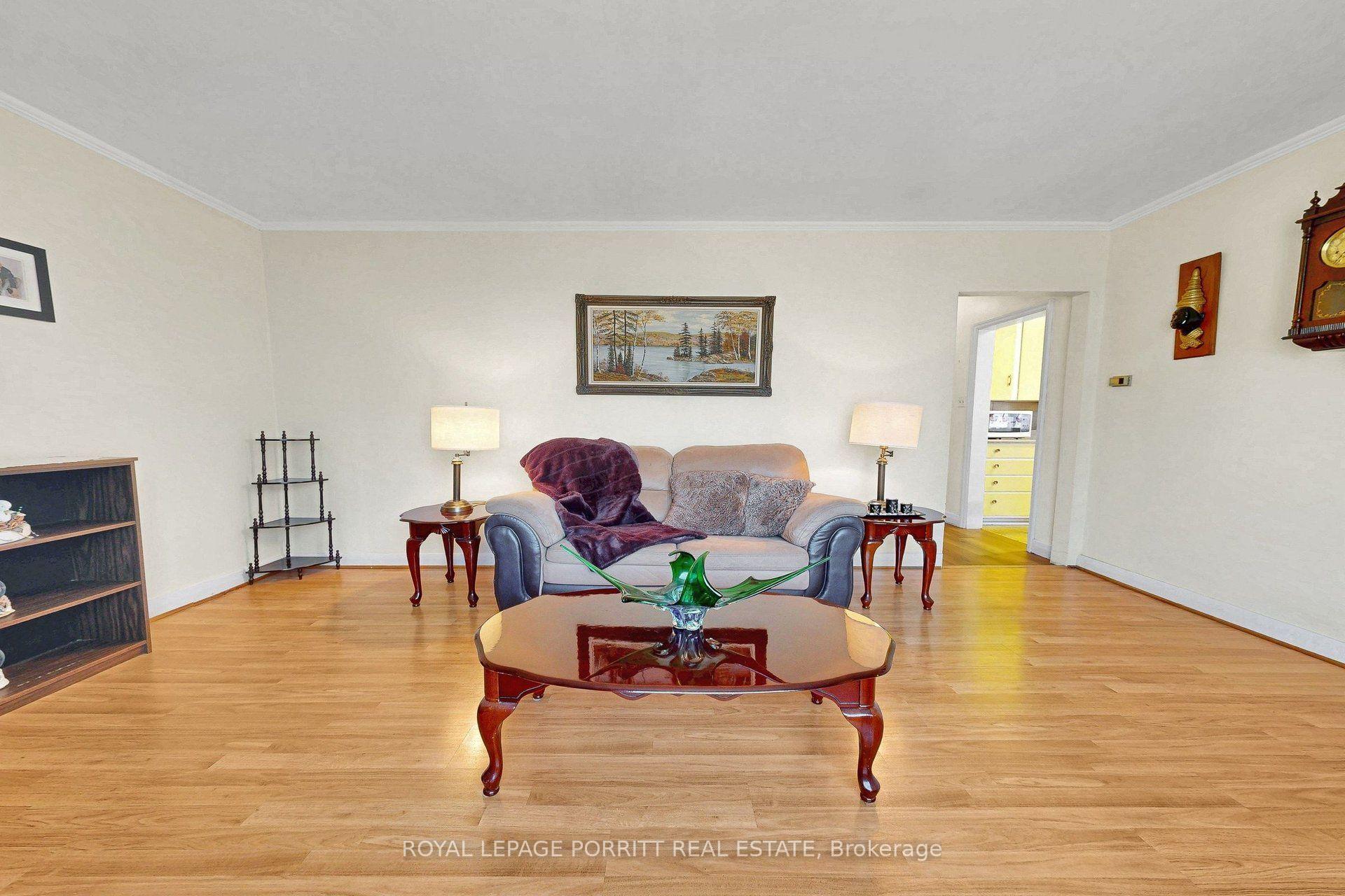 Photo 3 of 9 Putney Road, Etobicoke, Alderwood — HOMEH