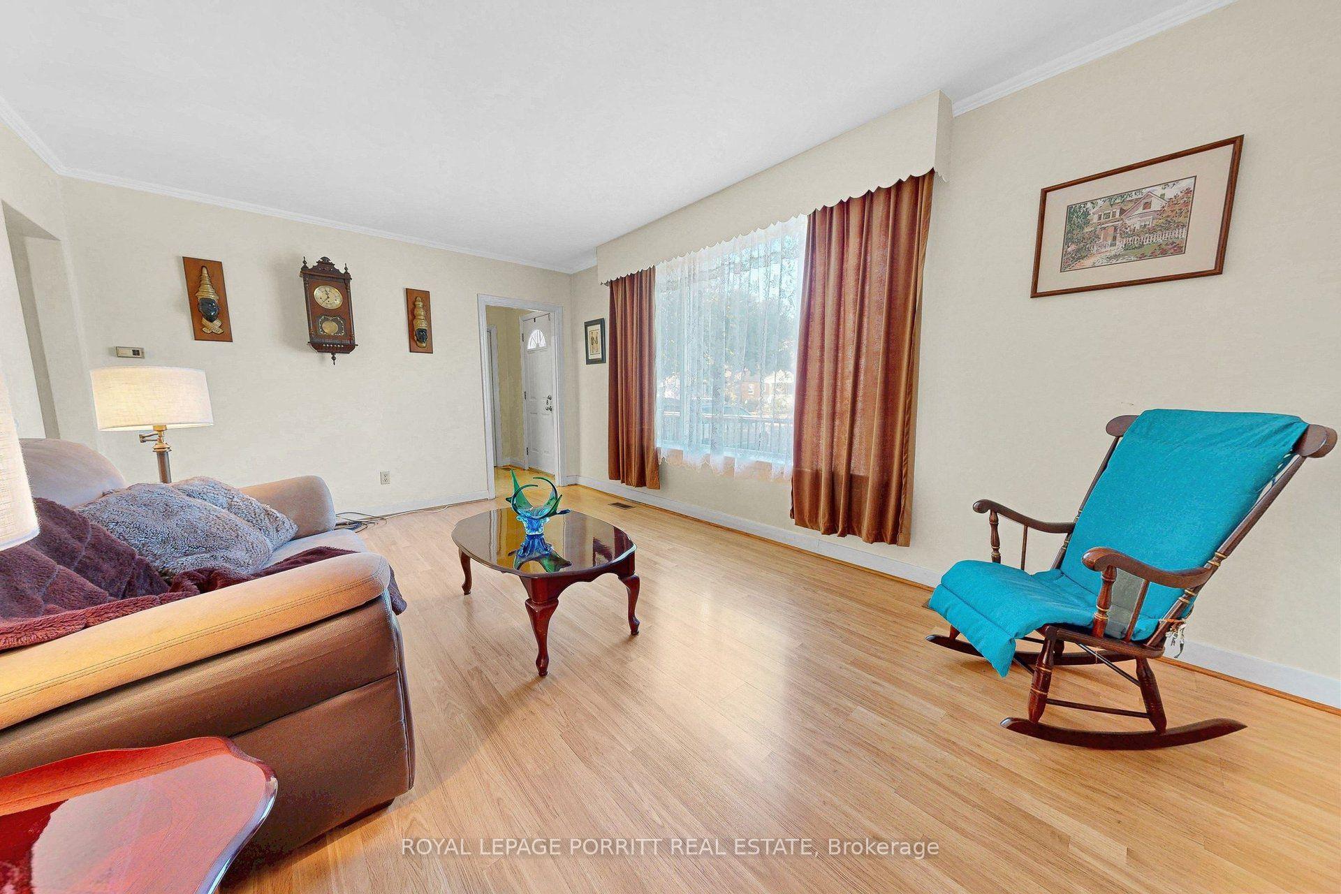 Photo 4 of 9 Putney Road, Etobicoke, Alderwood — HOMEH