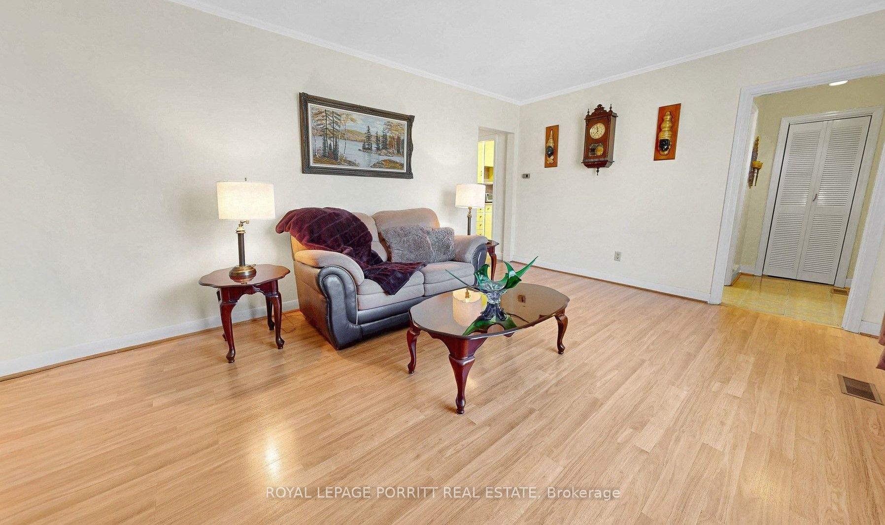 Photo 5 of 9 Putney Road, Etobicoke, Alderwood — HOMEH