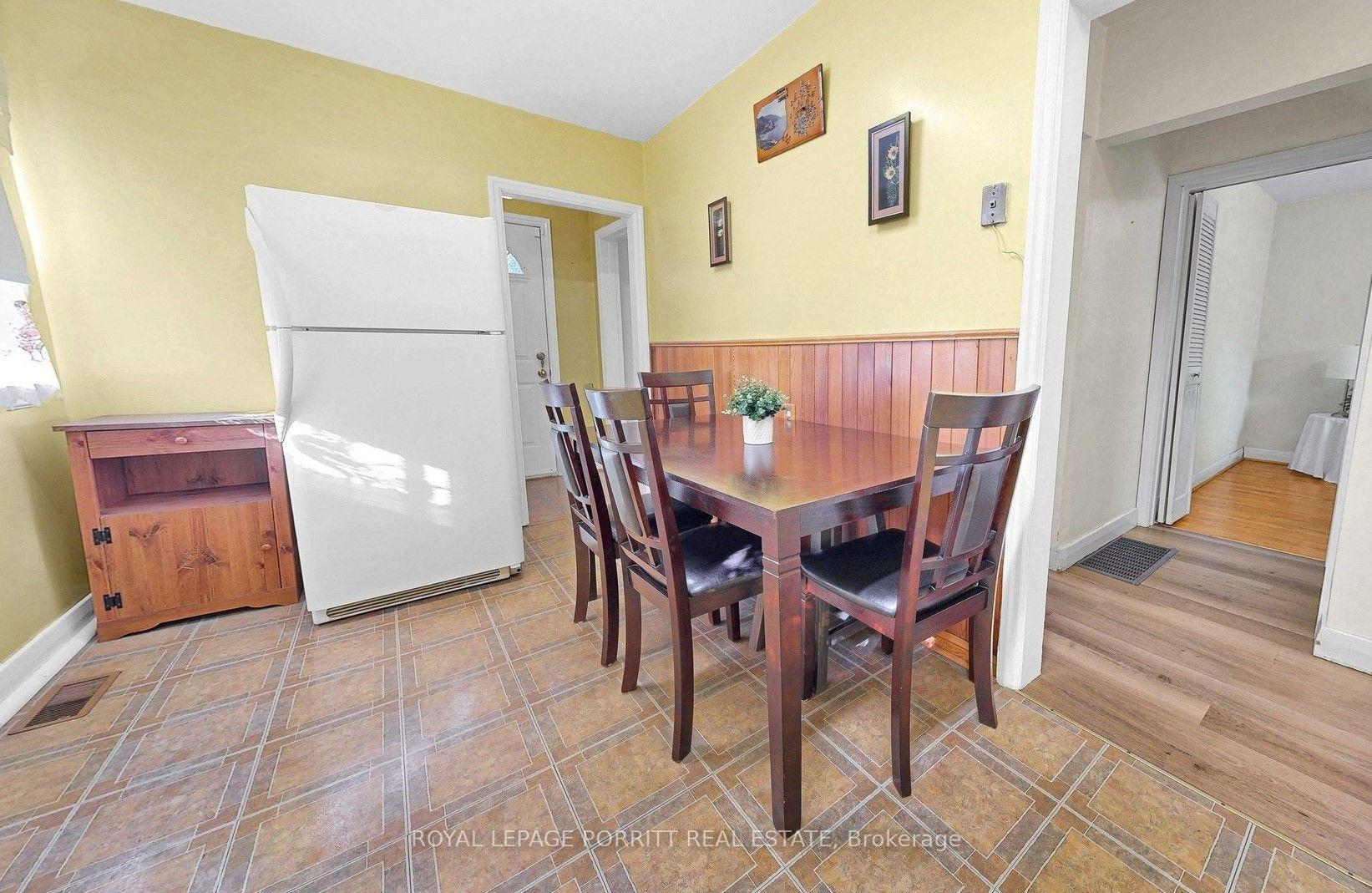 Photo 7 of 9 Putney Road, Etobicoke, Alderwood — HOMEH